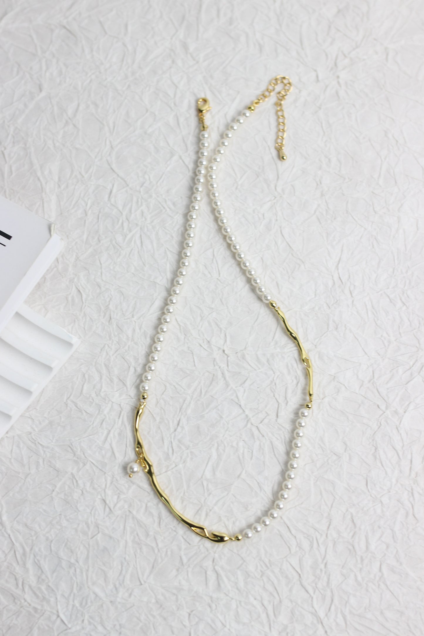 A2503MYZB85302 - Asymmetric Pearl & Gold Bar Necklace