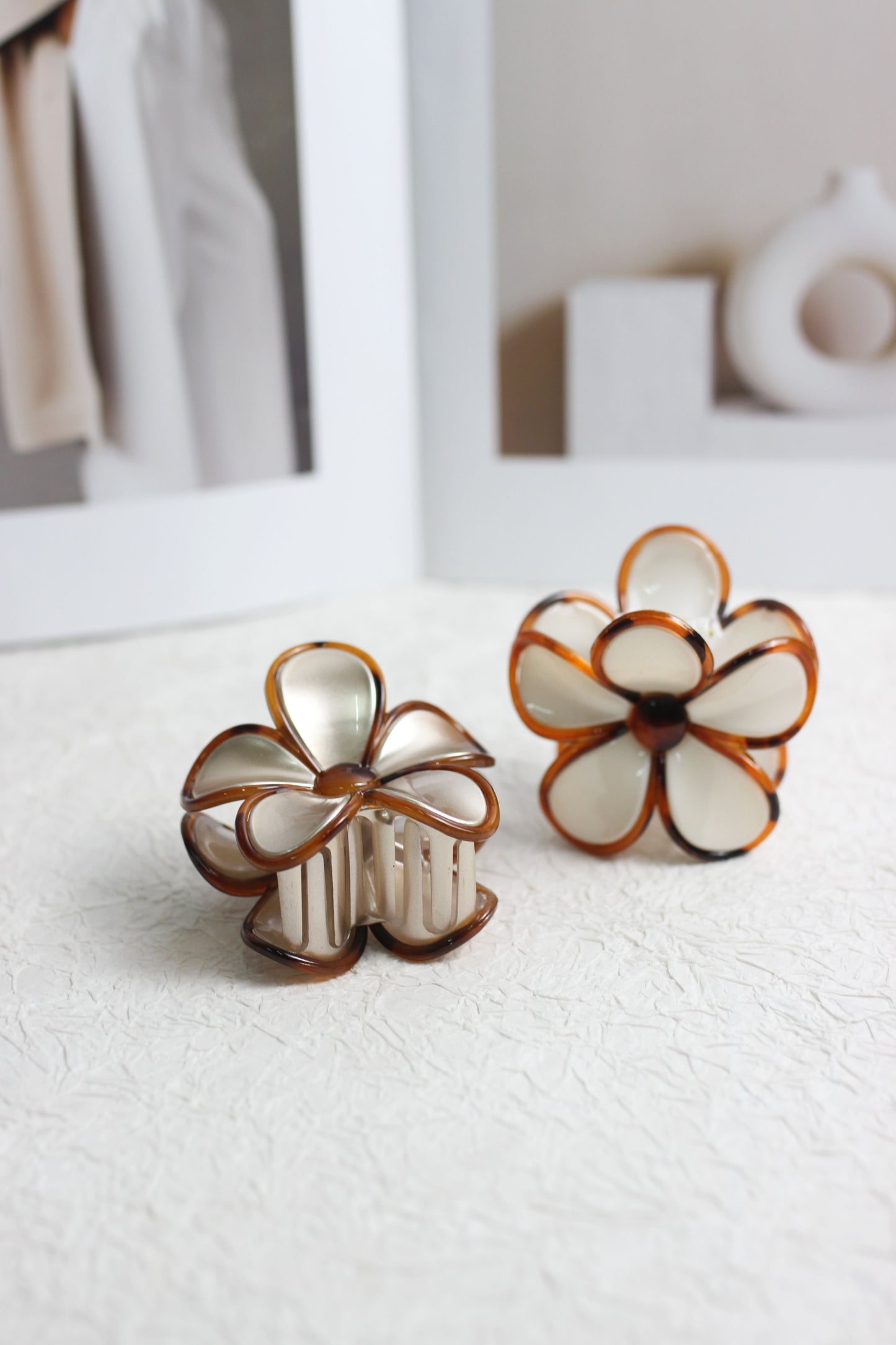 A2503ST57645 - Retro Floral Acrylic Hair Claw Clip