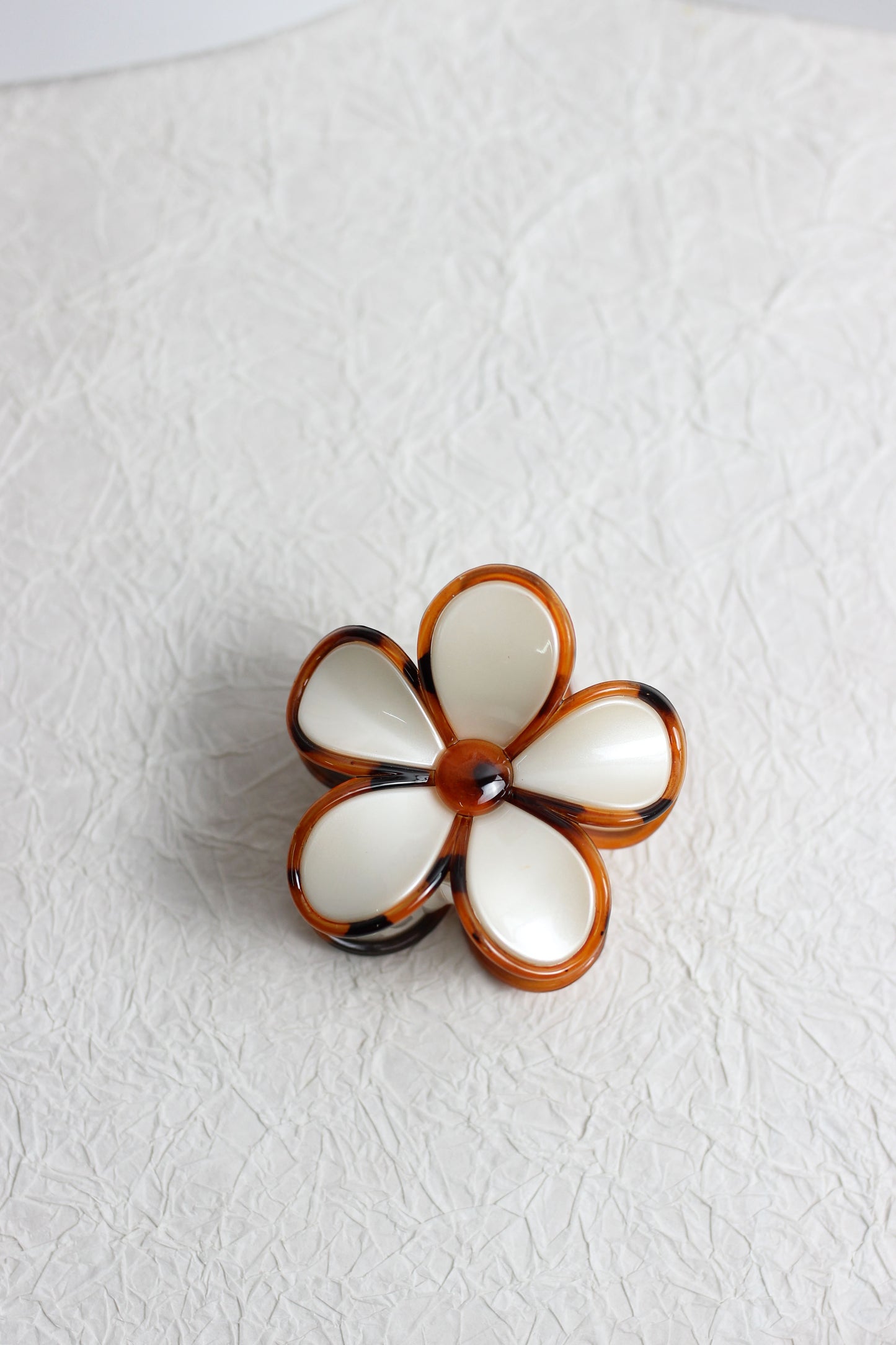 A2503ST57645 - Retro Floral Acrylic Hair Claw Clip