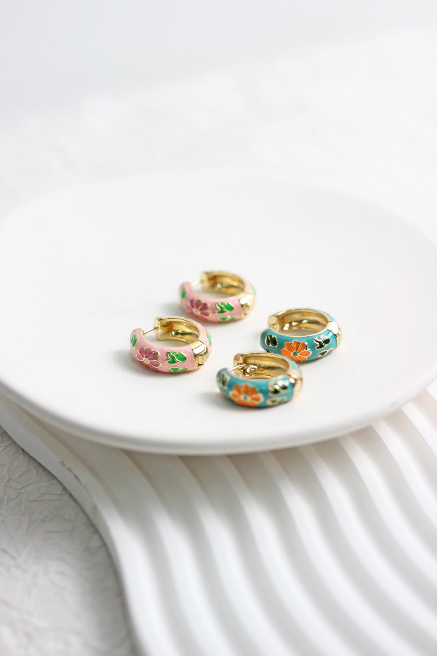 A2503TGG12999 - Floral Enamel Huggie Hoop Earrings