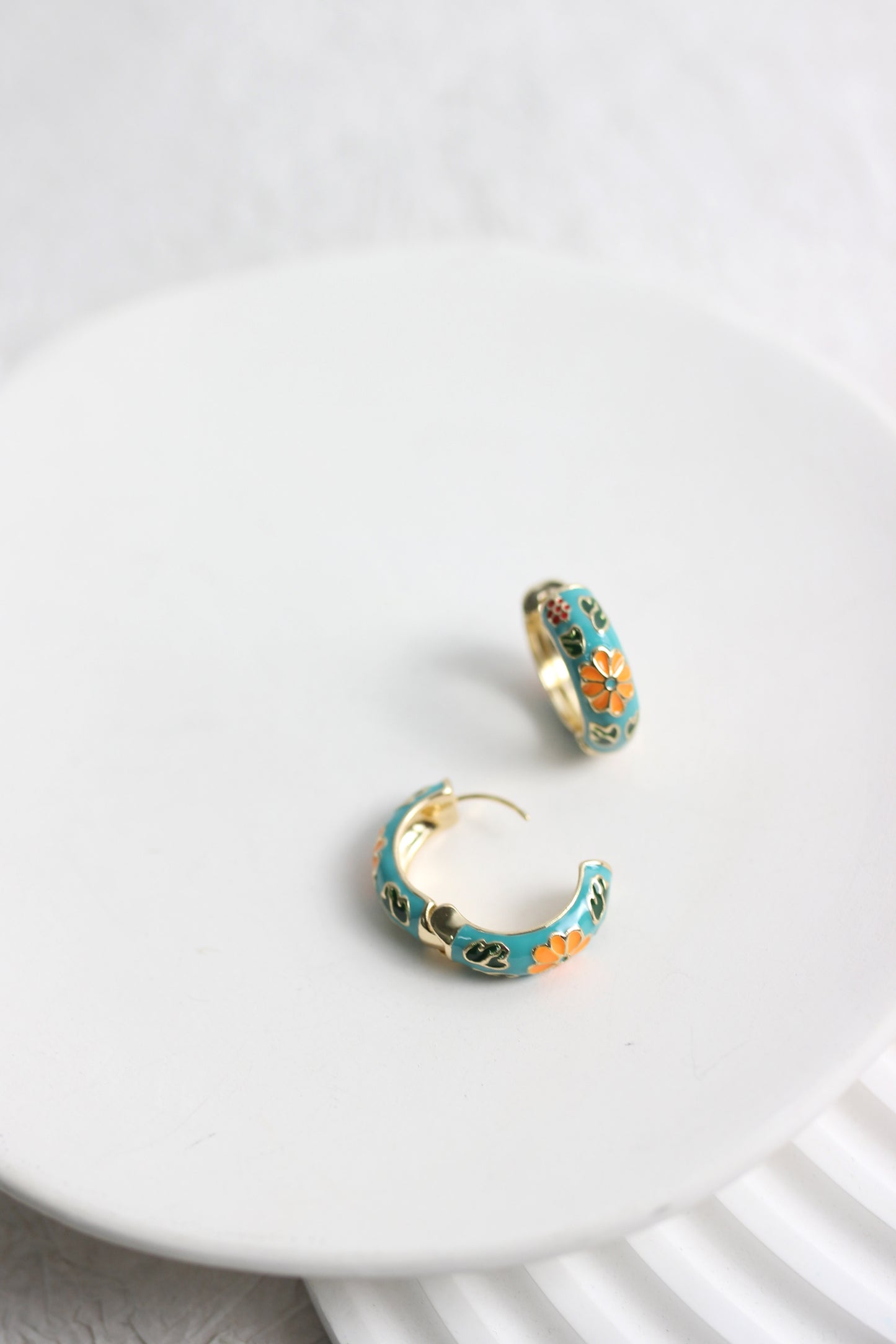 A2503TGG12999 - Floral Enamel Huggie Hoop Earrings