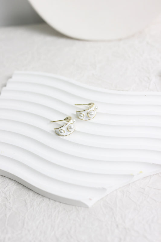 A2503XYDZ68790 - Vintage-Inspired Half Hoop Pearl Earrings
