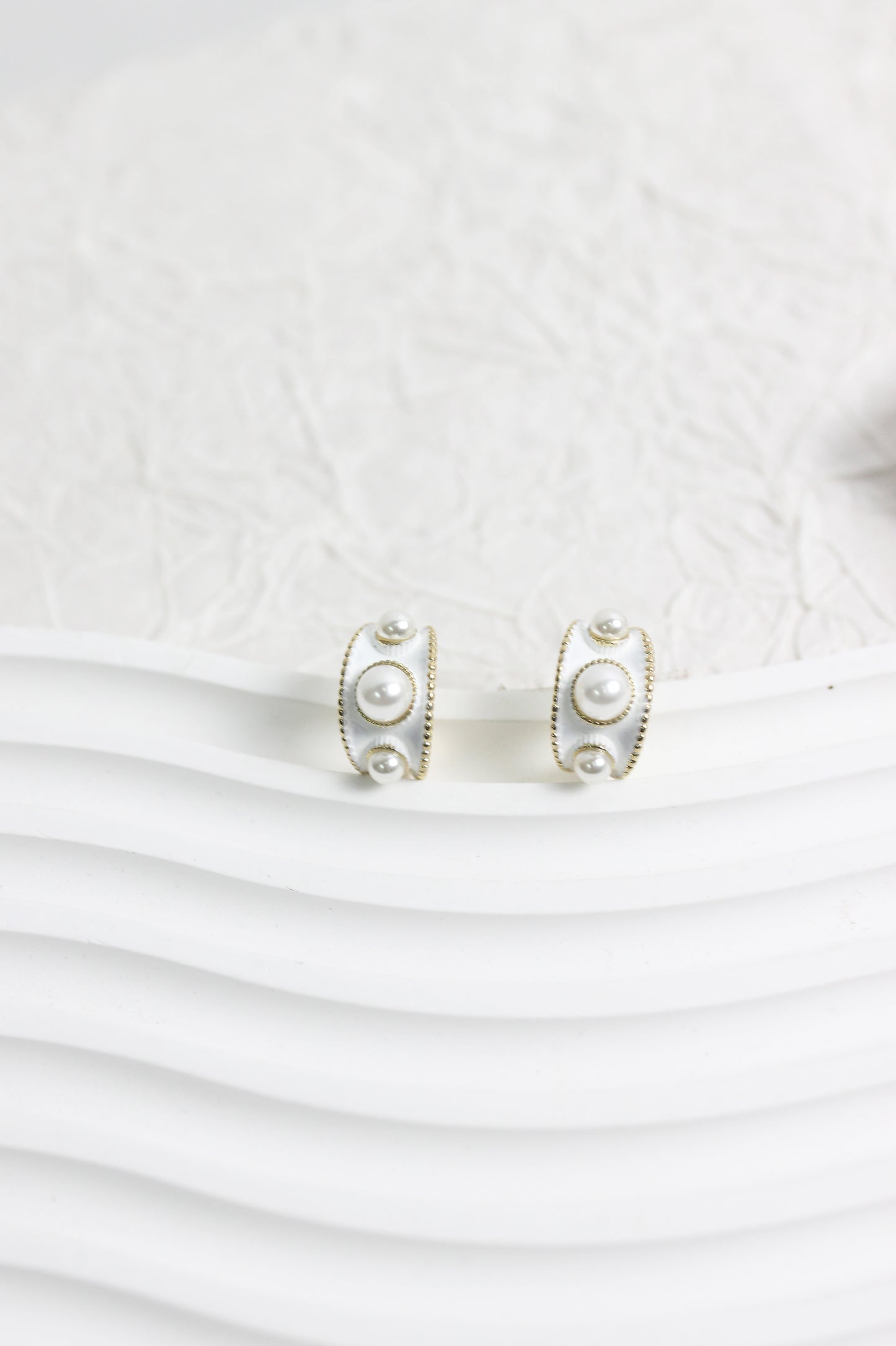 A2503XYDZ68790 - Vintage-Inspired Half Hoop Pearl Earrings