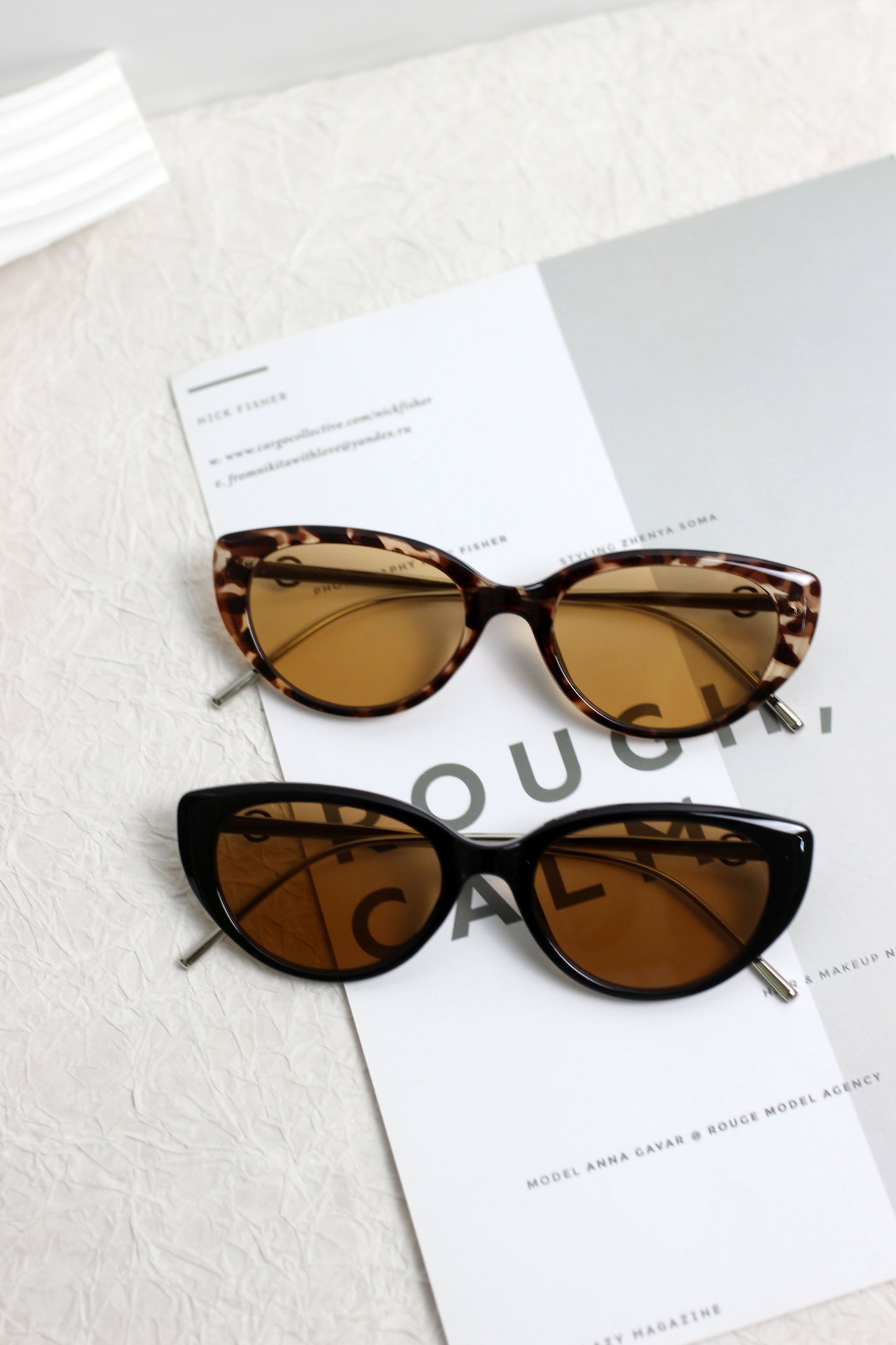 A2504AOR27461 - Retro Cat-Eye Sunglasses with Metal Temples