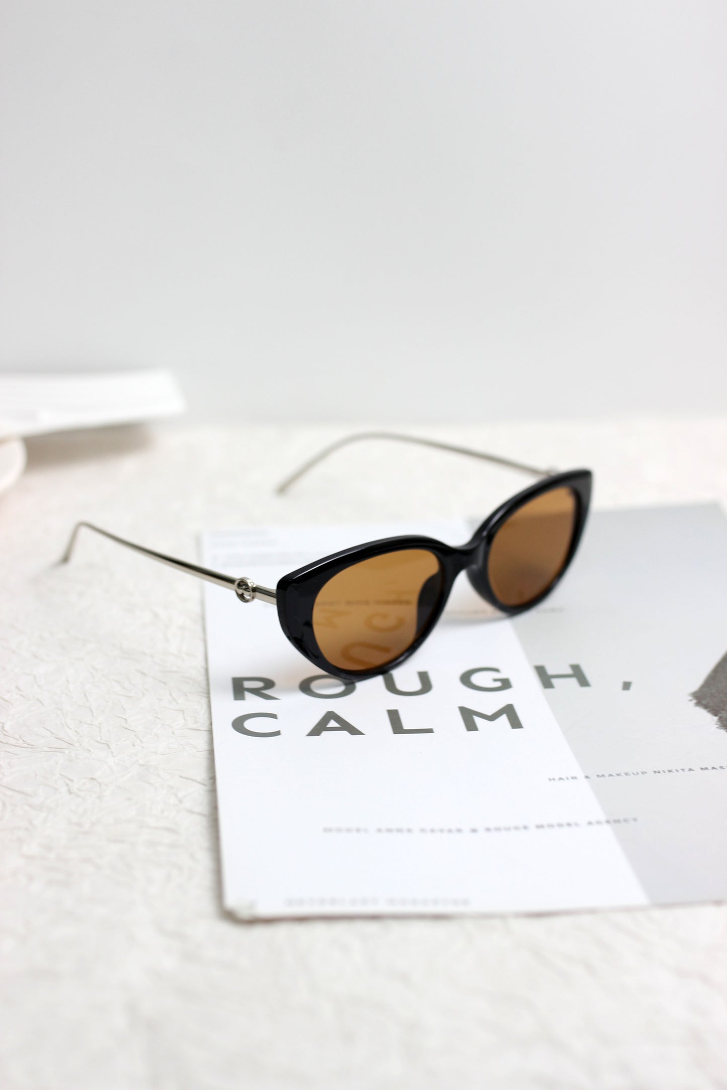 A2504AOR27461 - Retro Cat-Eye Sunglasses with Metal Temples