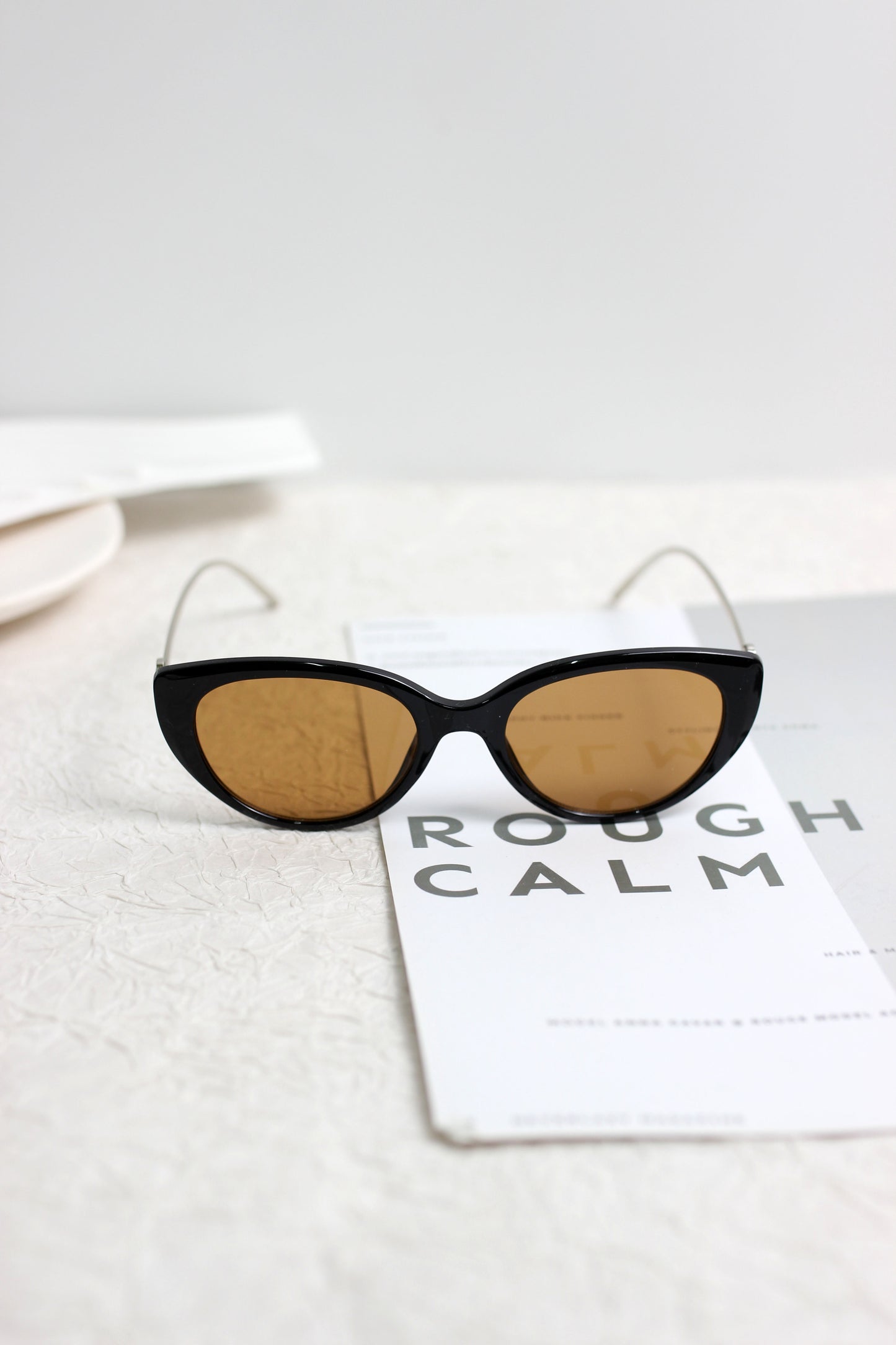 A2504AOR27461 - Retro Cat-Eye Sunglasses with Metal Temples
