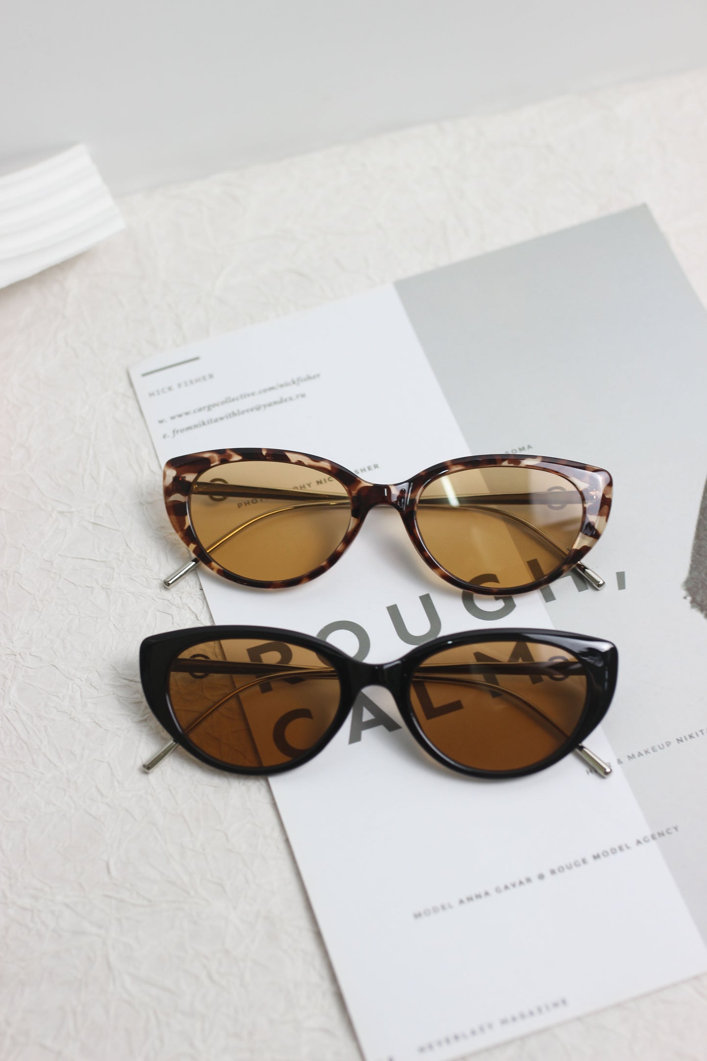 A2504AOR27461 - Retro Cat-Eye Sunglasses with Metal Temples