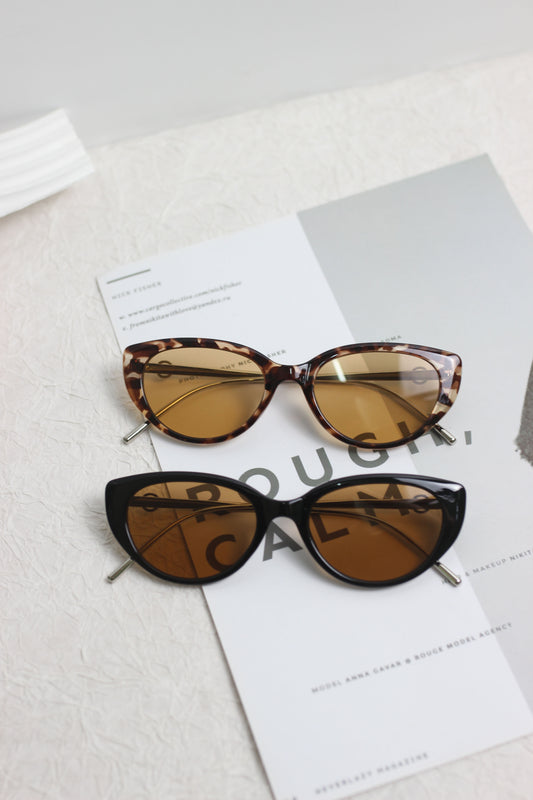 A2504AOR27461 - Retro Cat-Eye Sunglasses with Metal Temples