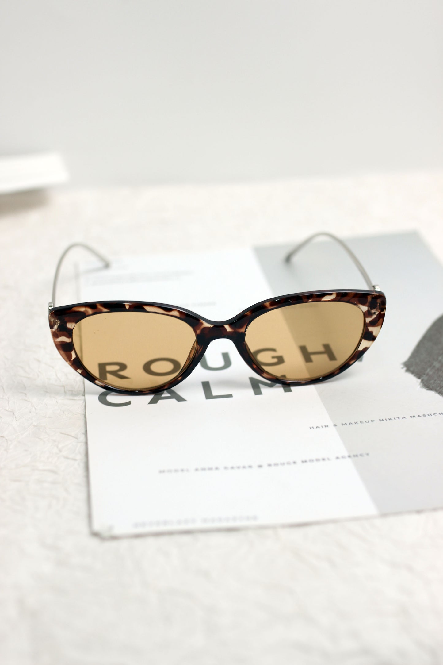 A2504AOR27461 - Retro Cat-Eye Sunglasses with Metal Temples