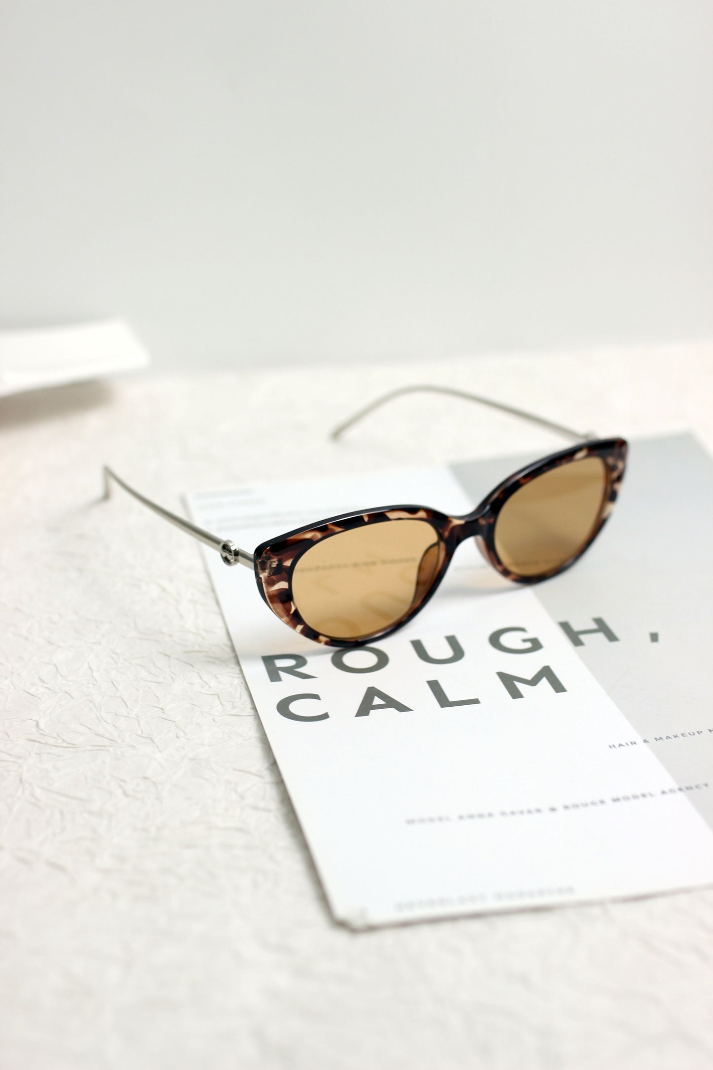 A2504AOR27461 - Retro Cat-Eye Sunglasses with Metal Temples