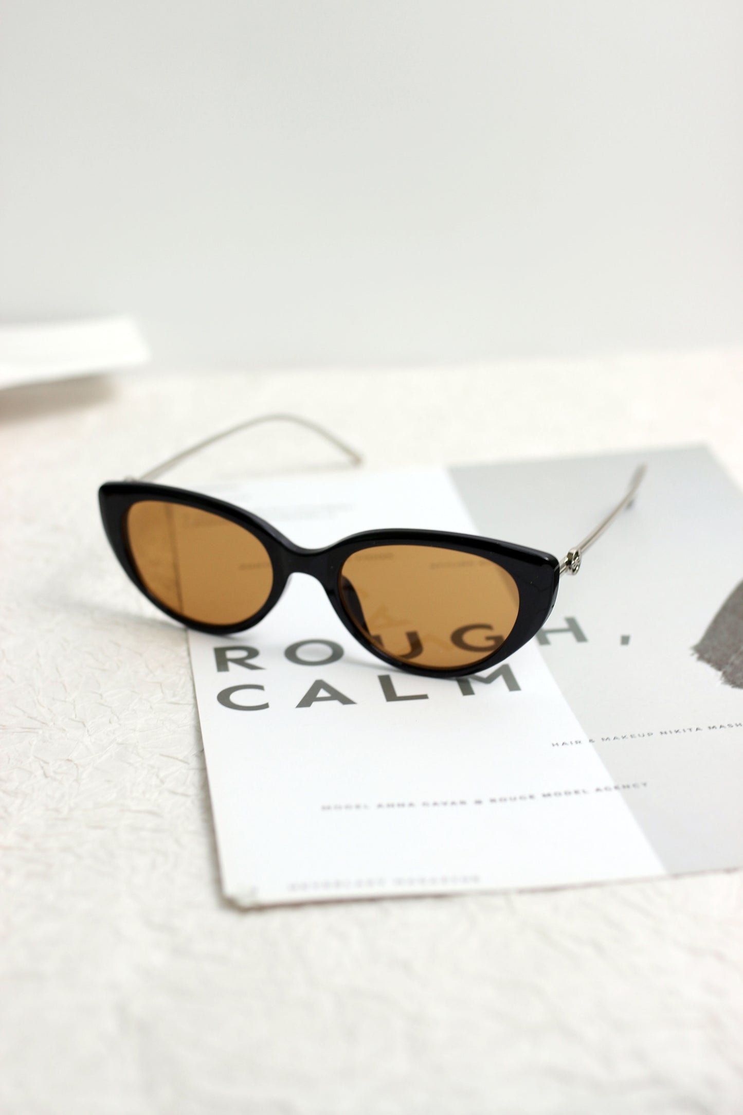 A2504AOR27461 - Retro Cat-Eye Sunglasses with Metal Temples