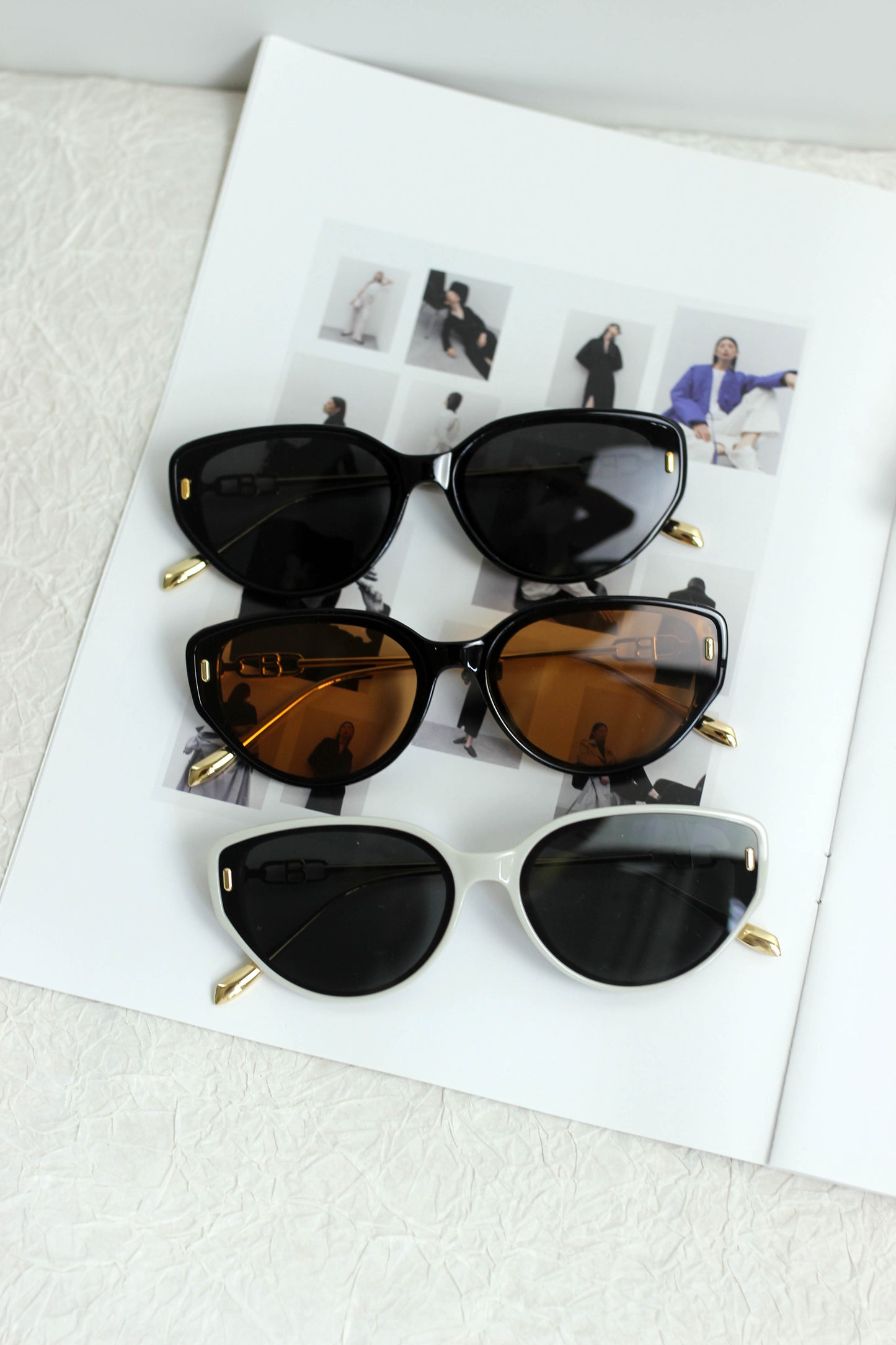 A2504AOR57829 - Chic Oval Cat-Eye Sunglasses with Gold Temples