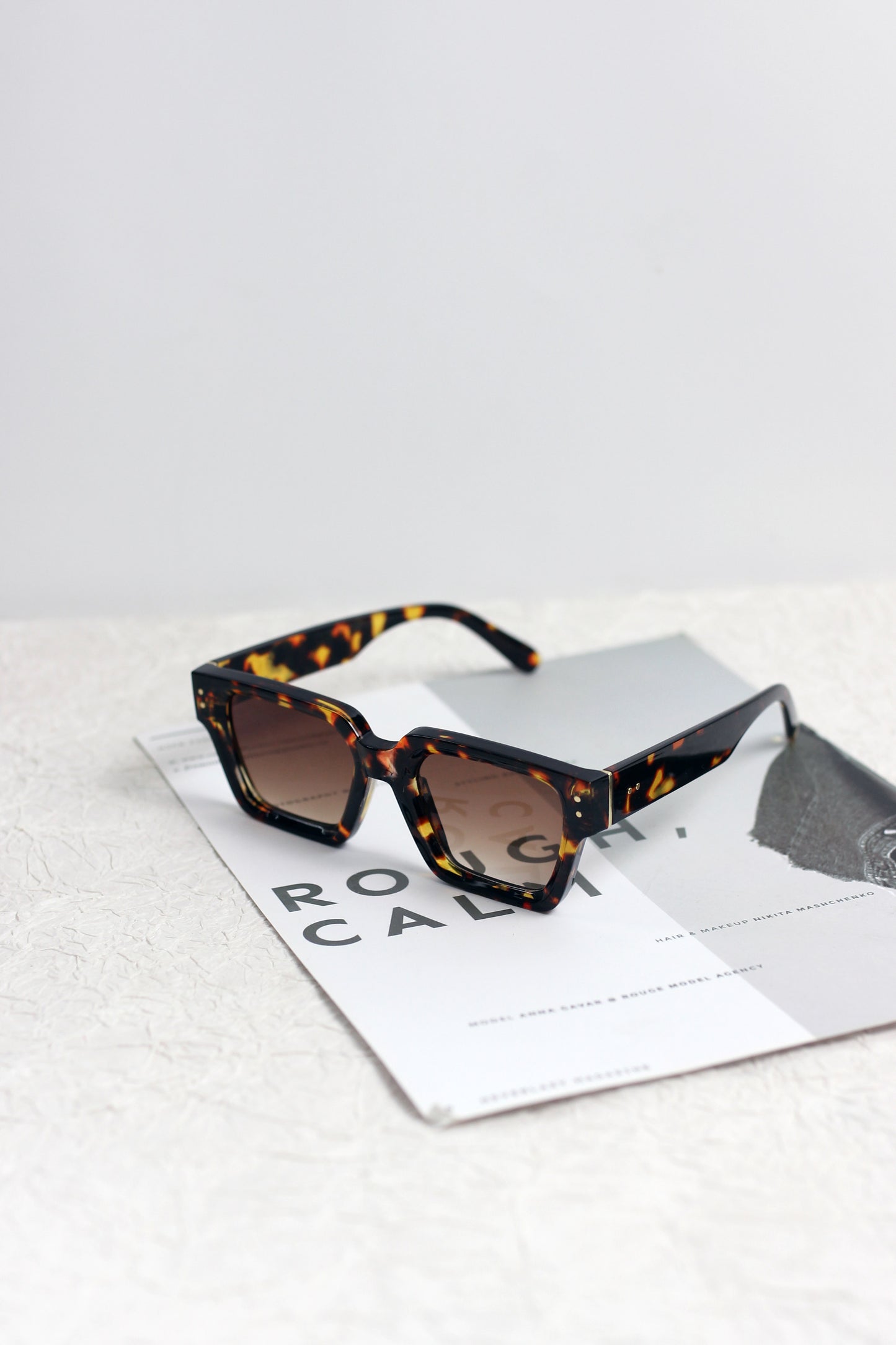 A2504BLDZ11563 - Bold Square Frame Retro Sunglasses