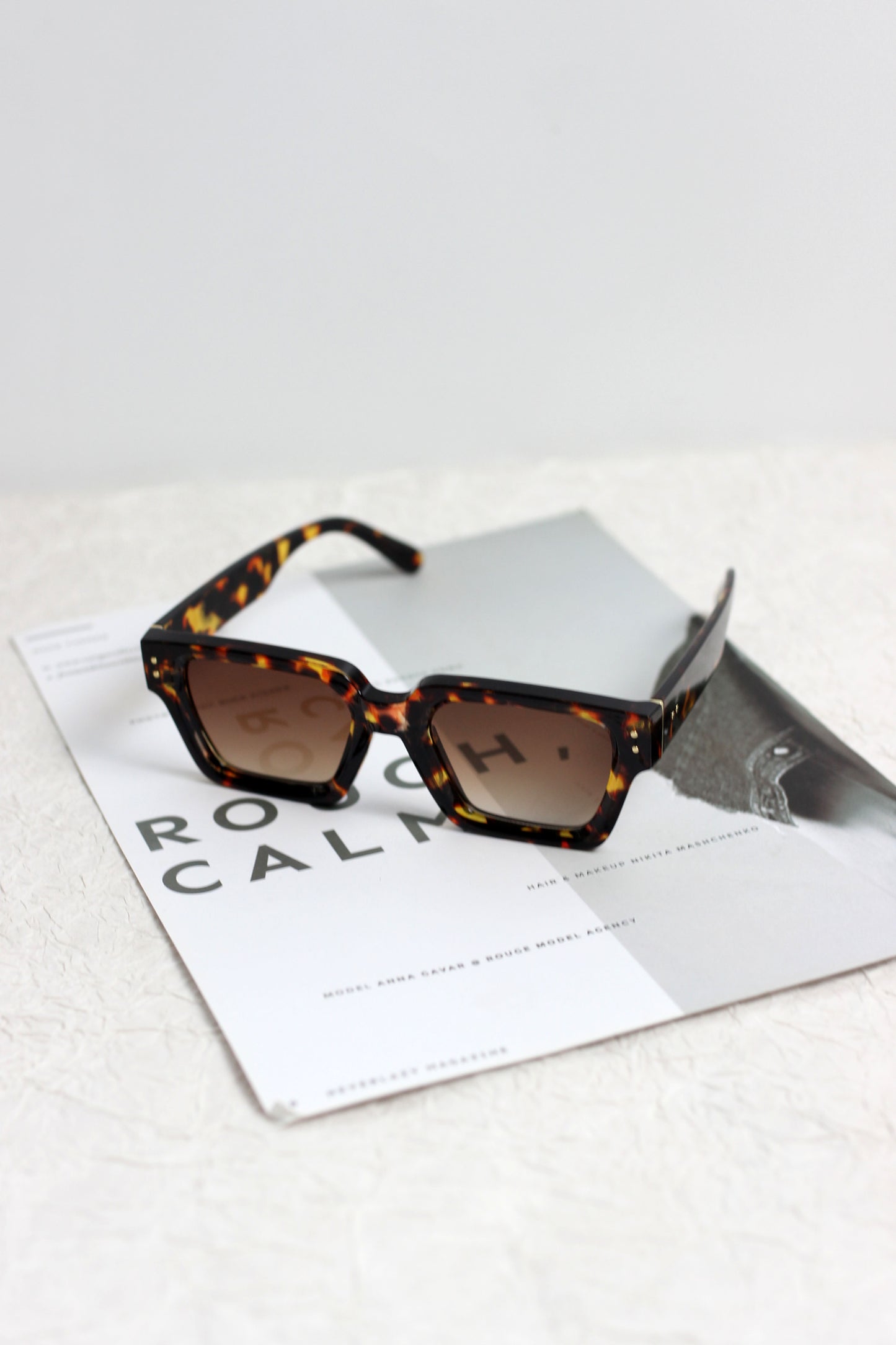 A2504BLDZ11563 - Bold Square Frame Retro Sunglasses