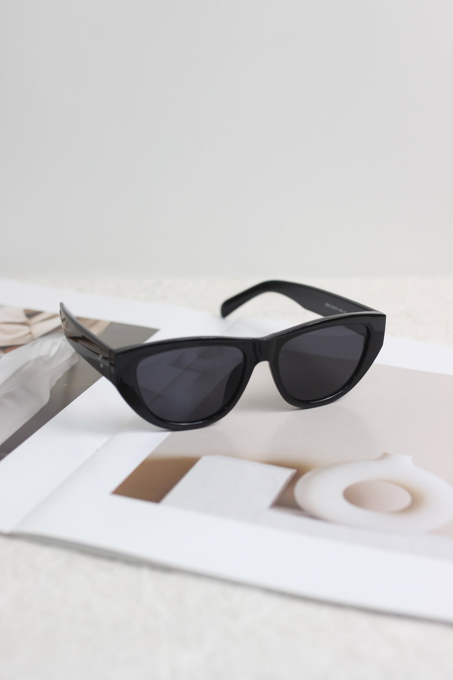 A2504KD18488 -Retro Cat-Eye Sunglasses
