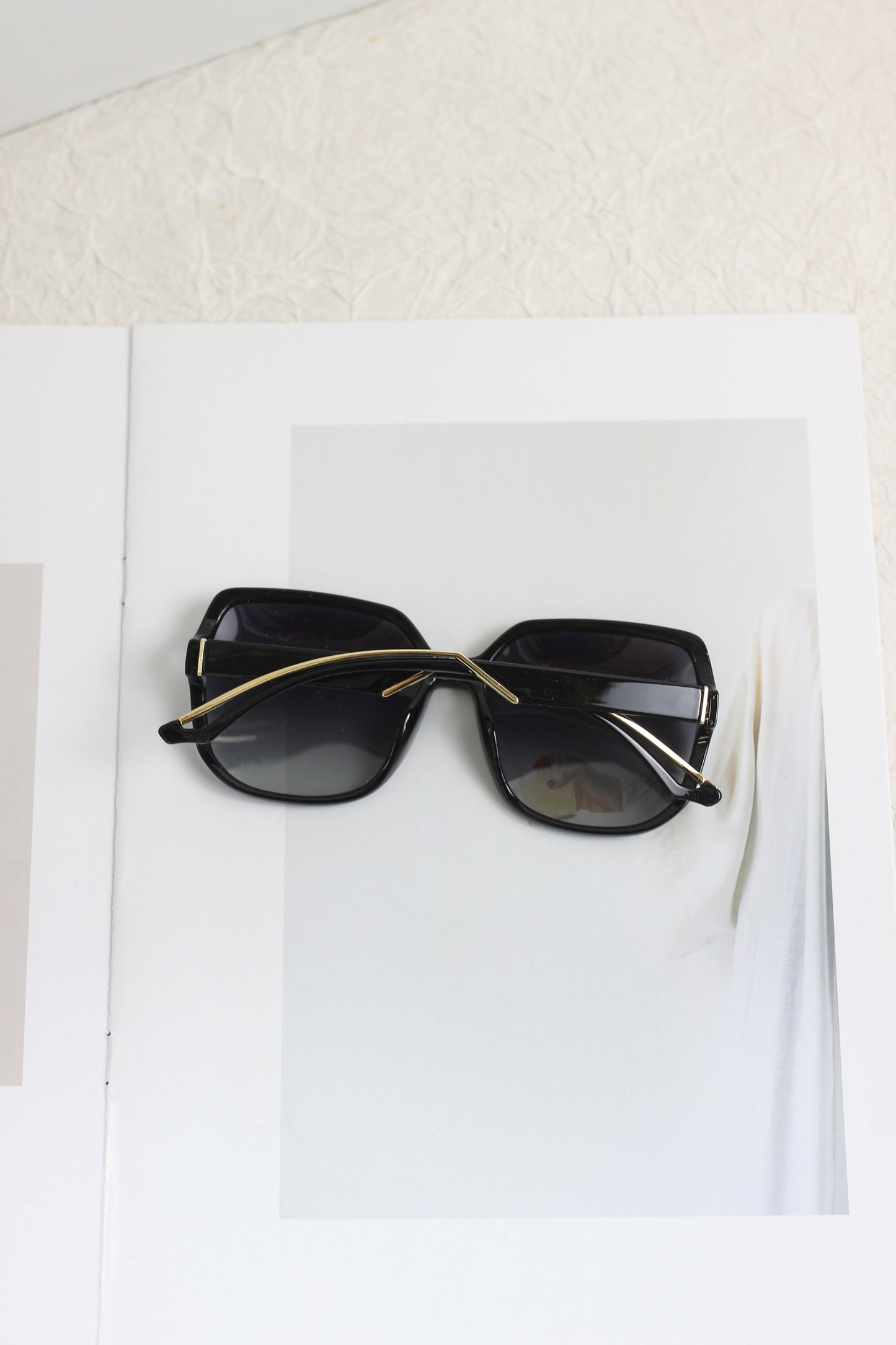 A2504NS78310 - Oversized Square Frame Gradient Sunglasses