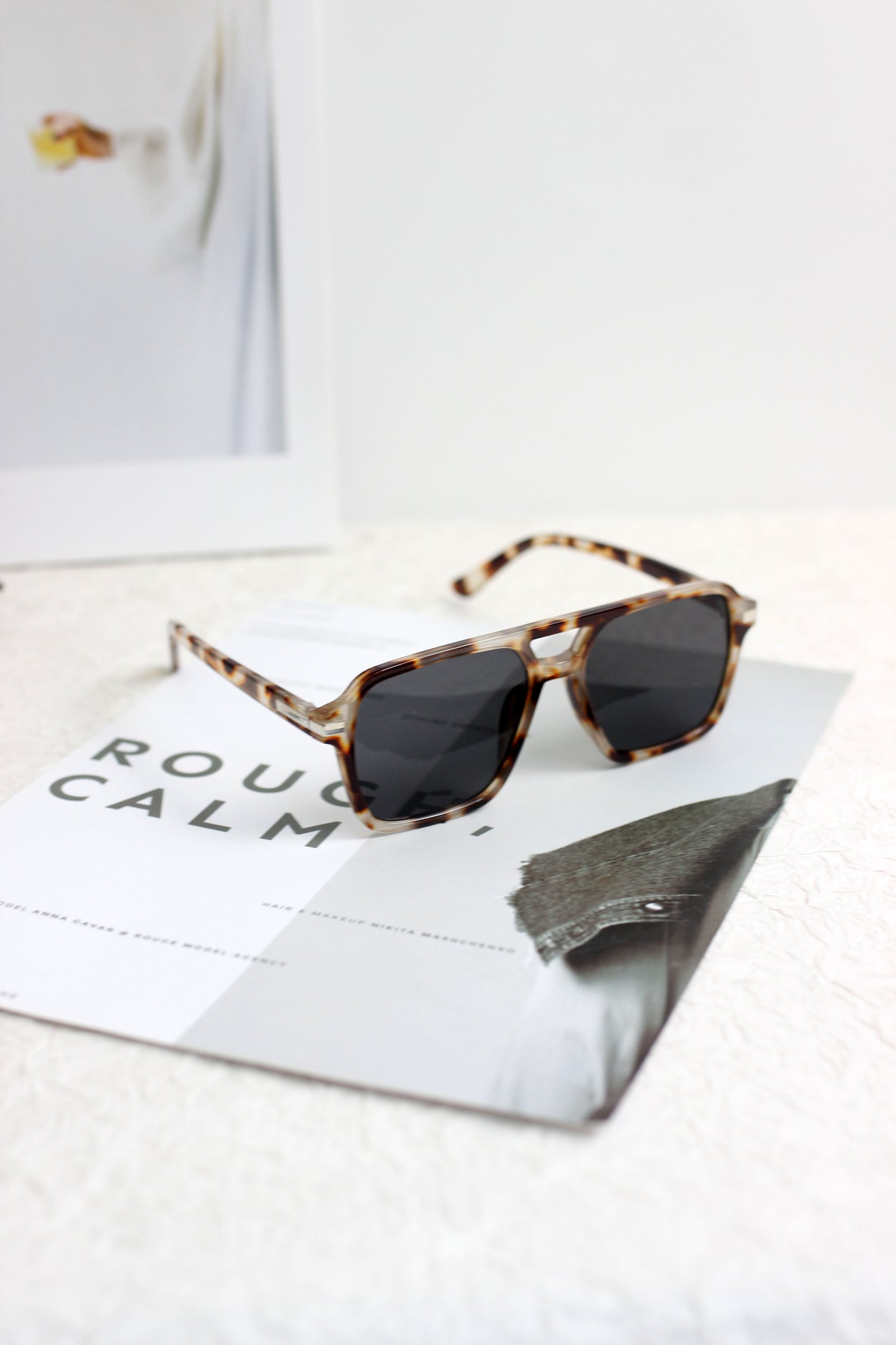 A2504YTGX81322 - Retro Square Frame Sunglasses