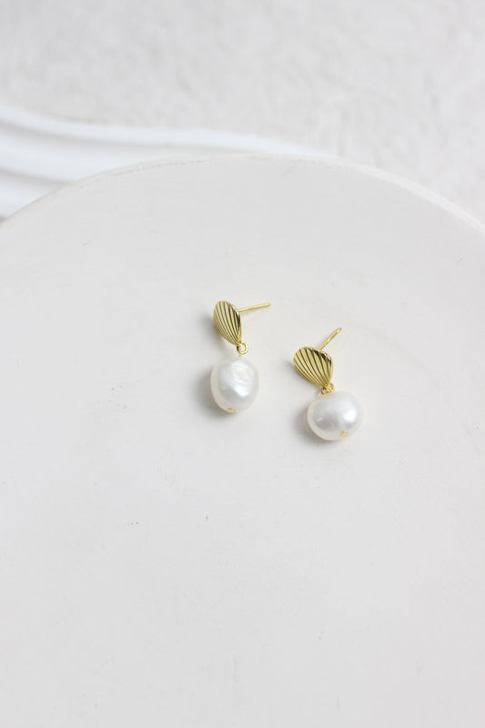 A2505CH45311 - Gold Shell Stud & Baroque Pearl Drop Earrings
