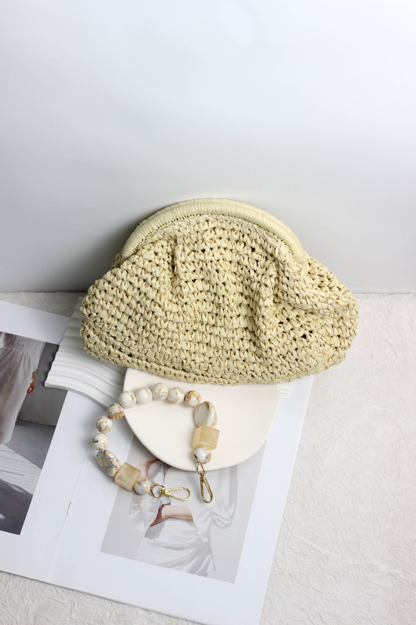A2505HH36425 - Beaded Handle Woven Raffia Clutch Bag