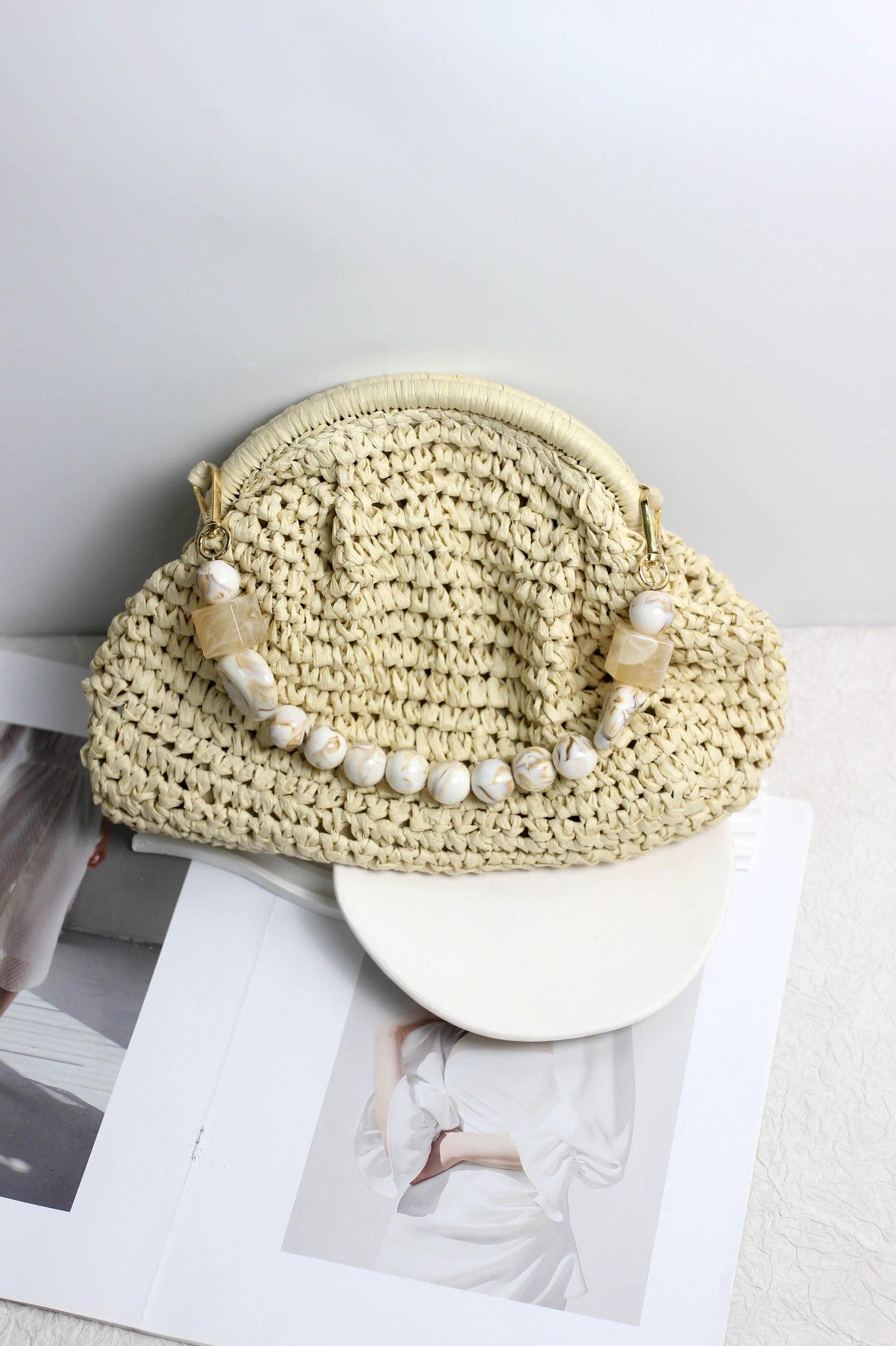 A2505HH36425 - Beaded Handle Woven Raffia Clutch Bag