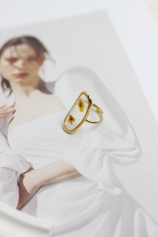 A2505MJ20056 - Dried Flower Acrylic Open Ring