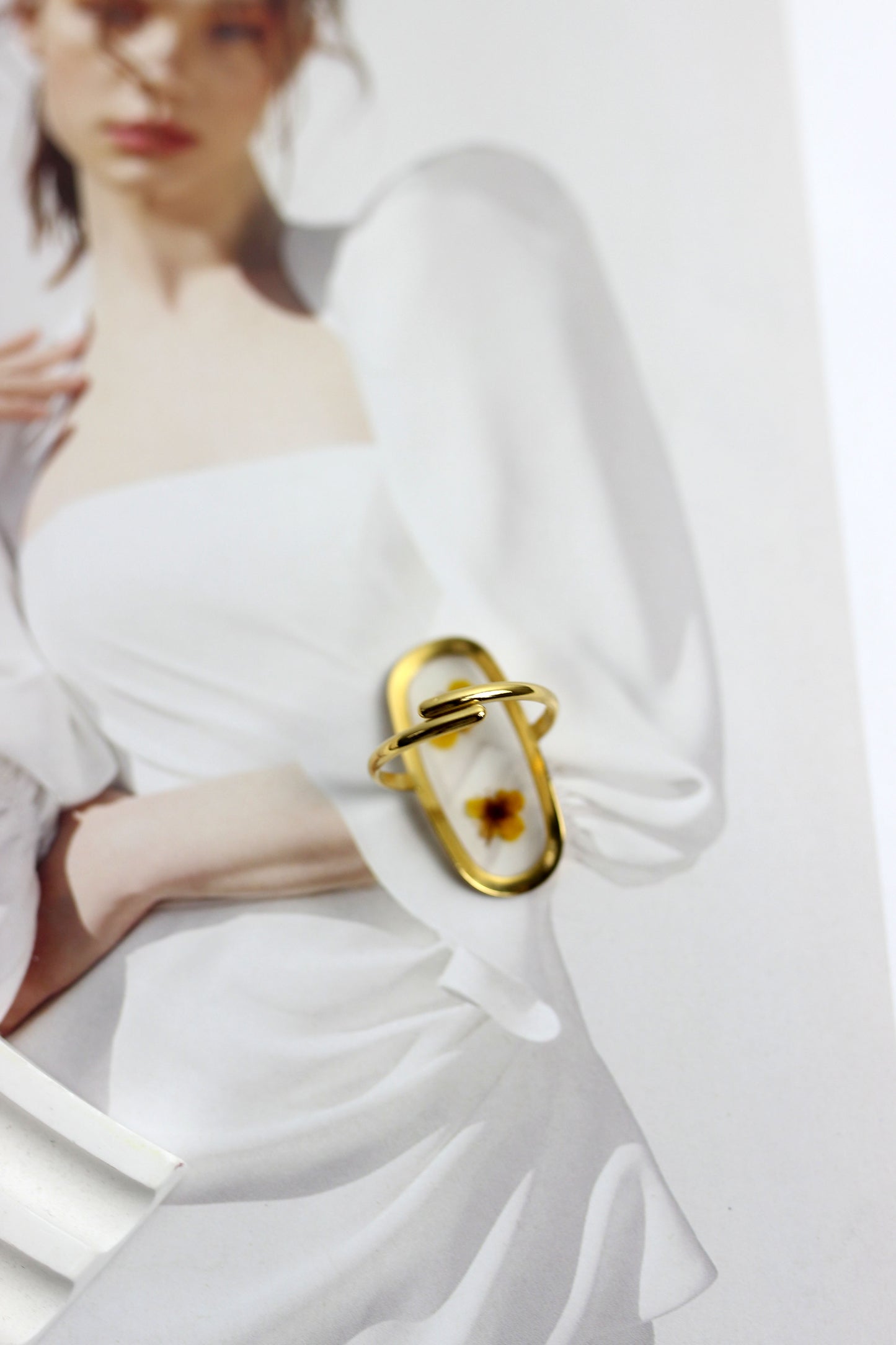 A2505MJ20056 - Dried Flower Acrylic Open Ring