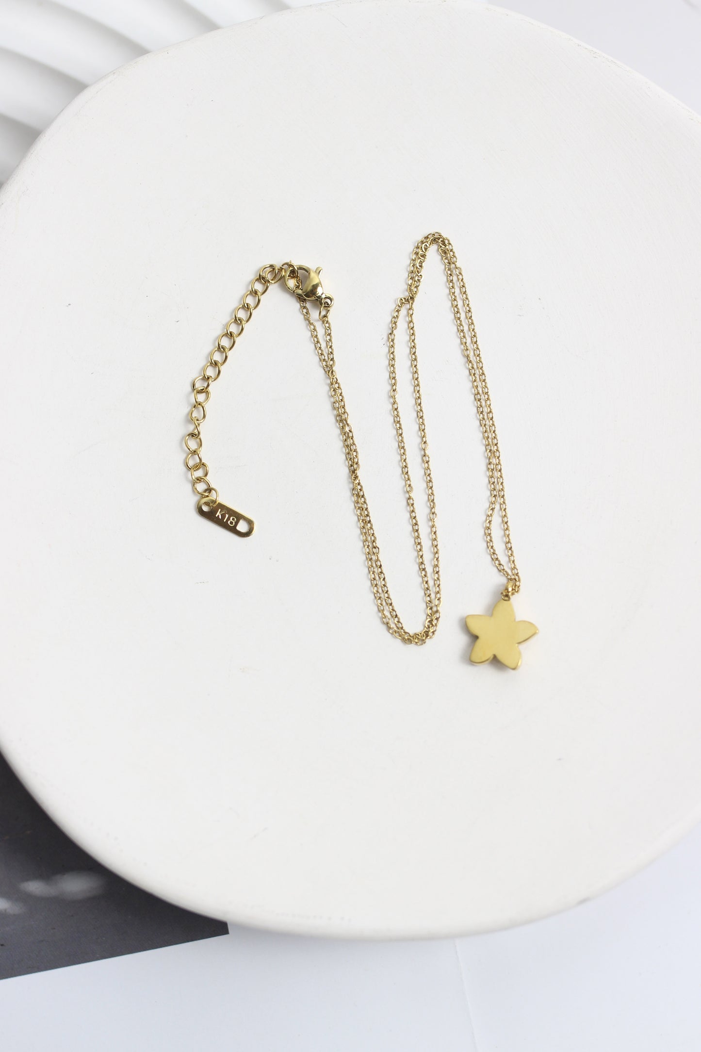 A2505MJ27583 - Flower Pendant Necklace