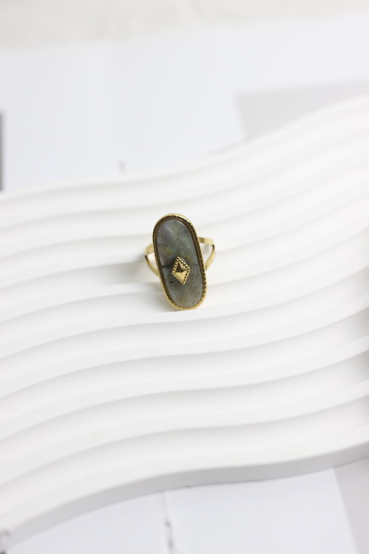 A2505MJ36314 - Labradorite Oval Statement Ring
