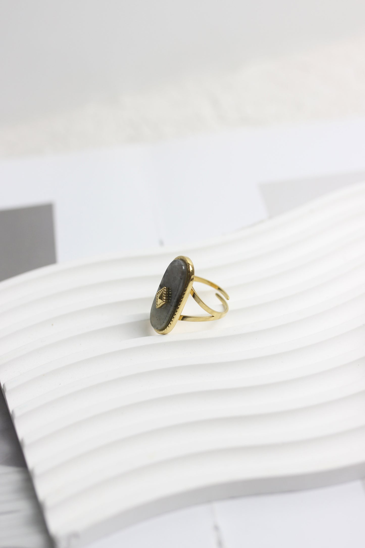 A2505MJ36314 - Labradorite Oval Statement Ring