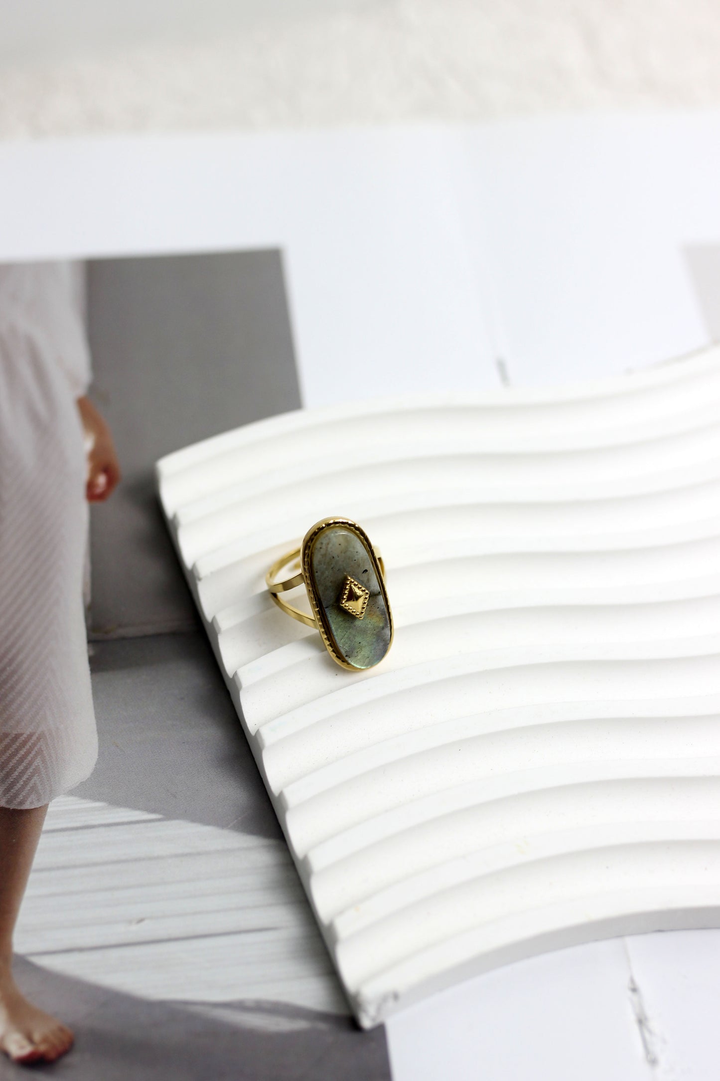 A2505MJ36314 - Labradorite Oval Statement Ring