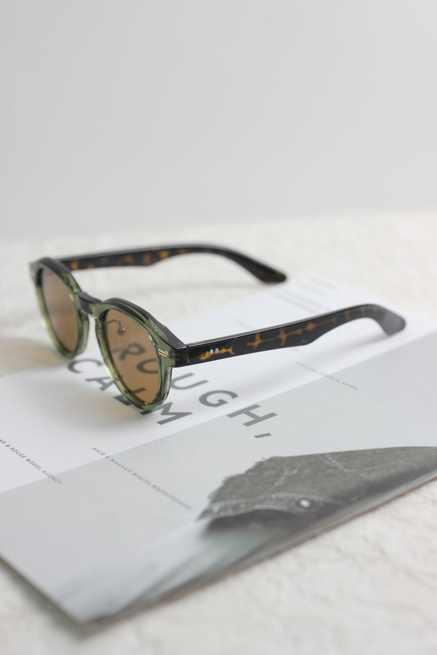 A2506BD63324 - Retro Round Frame Sunglasses with UV Protection