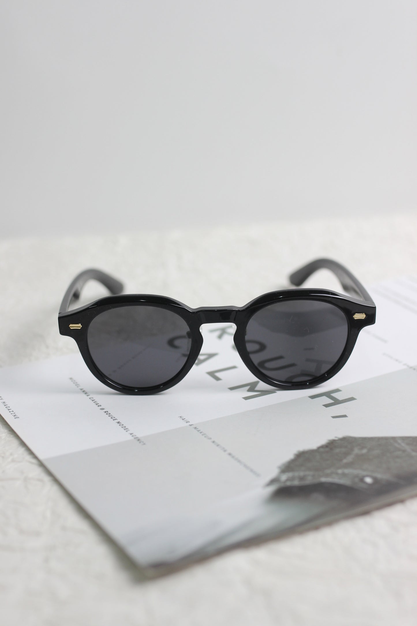 A2506BD63324 - Retro Round Frame Sunglasses with UV Protection