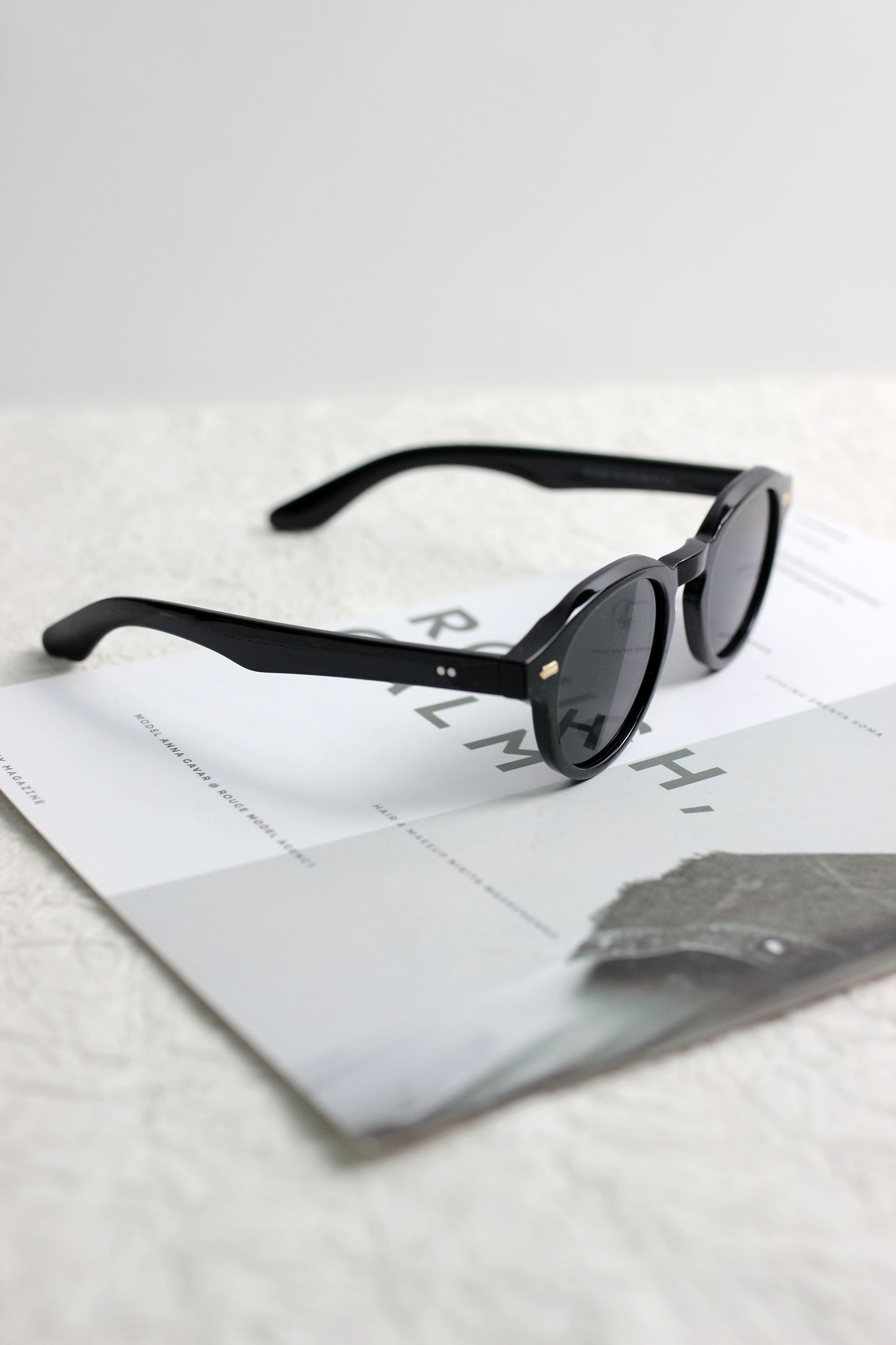 A2506BD63324 - Retro Round Frame Sunglasses with UV Protection