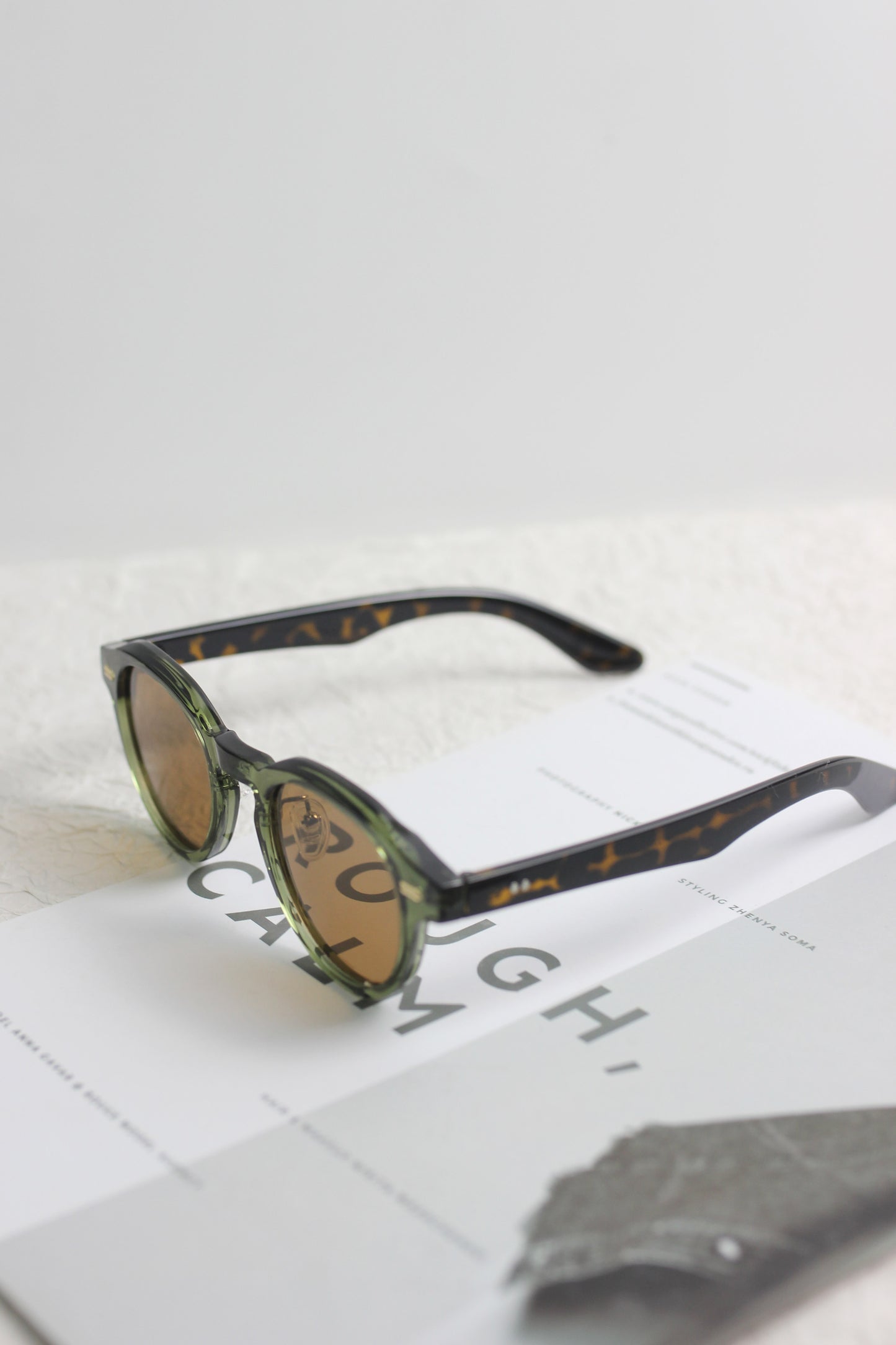 A2506BD63324 - Retro Round Frame Sunglasses with UV Protection