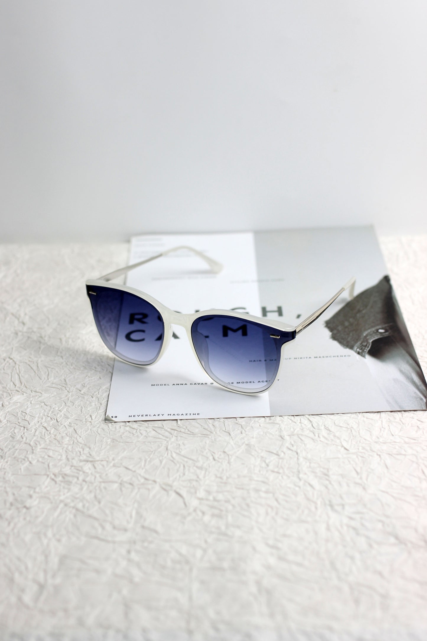 A2506DD56082 - Gradient Oversized Unisex Sunglasses