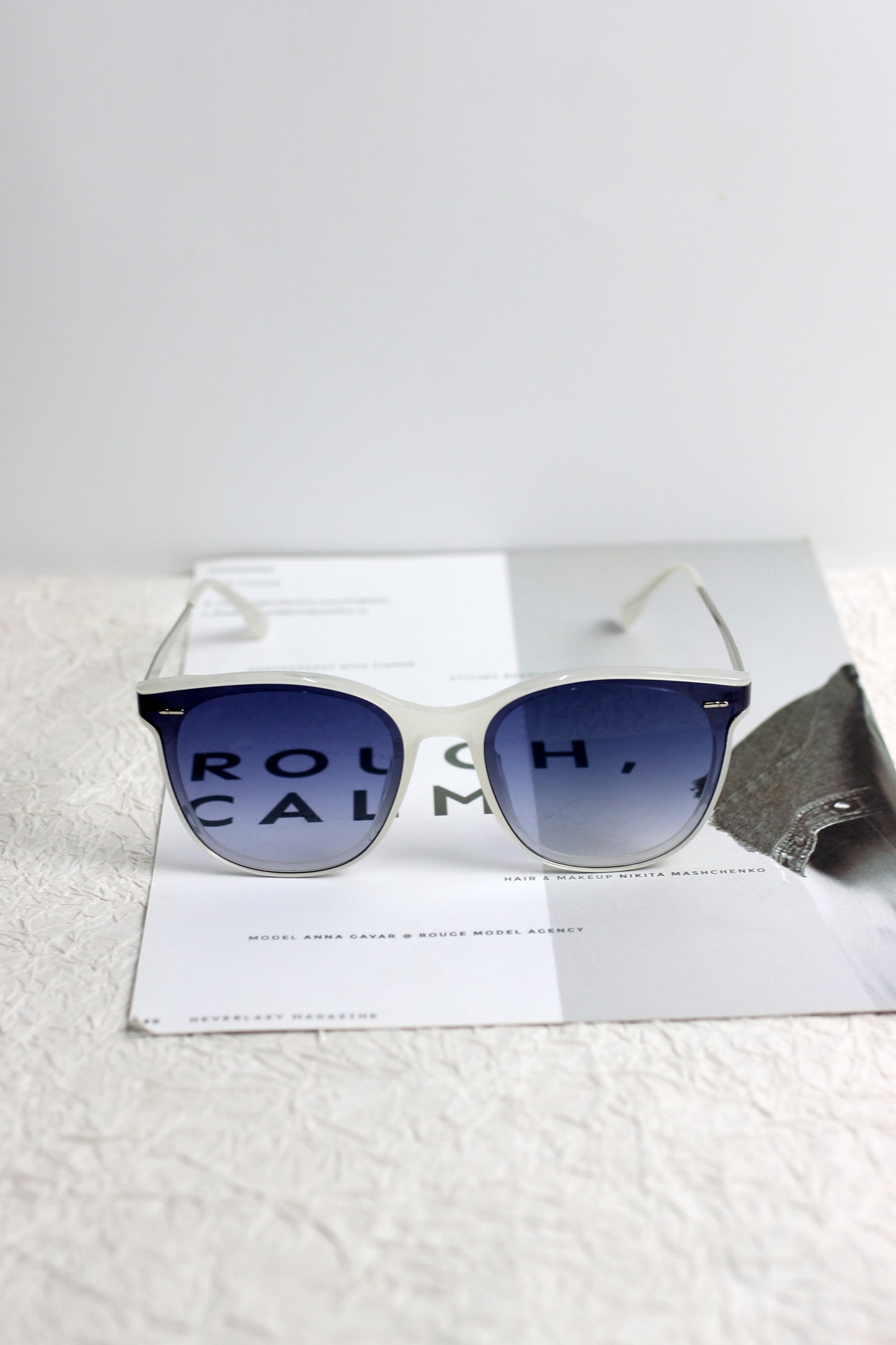 A2506DD56082 - Gradient Oversized Unisex Sunglasses