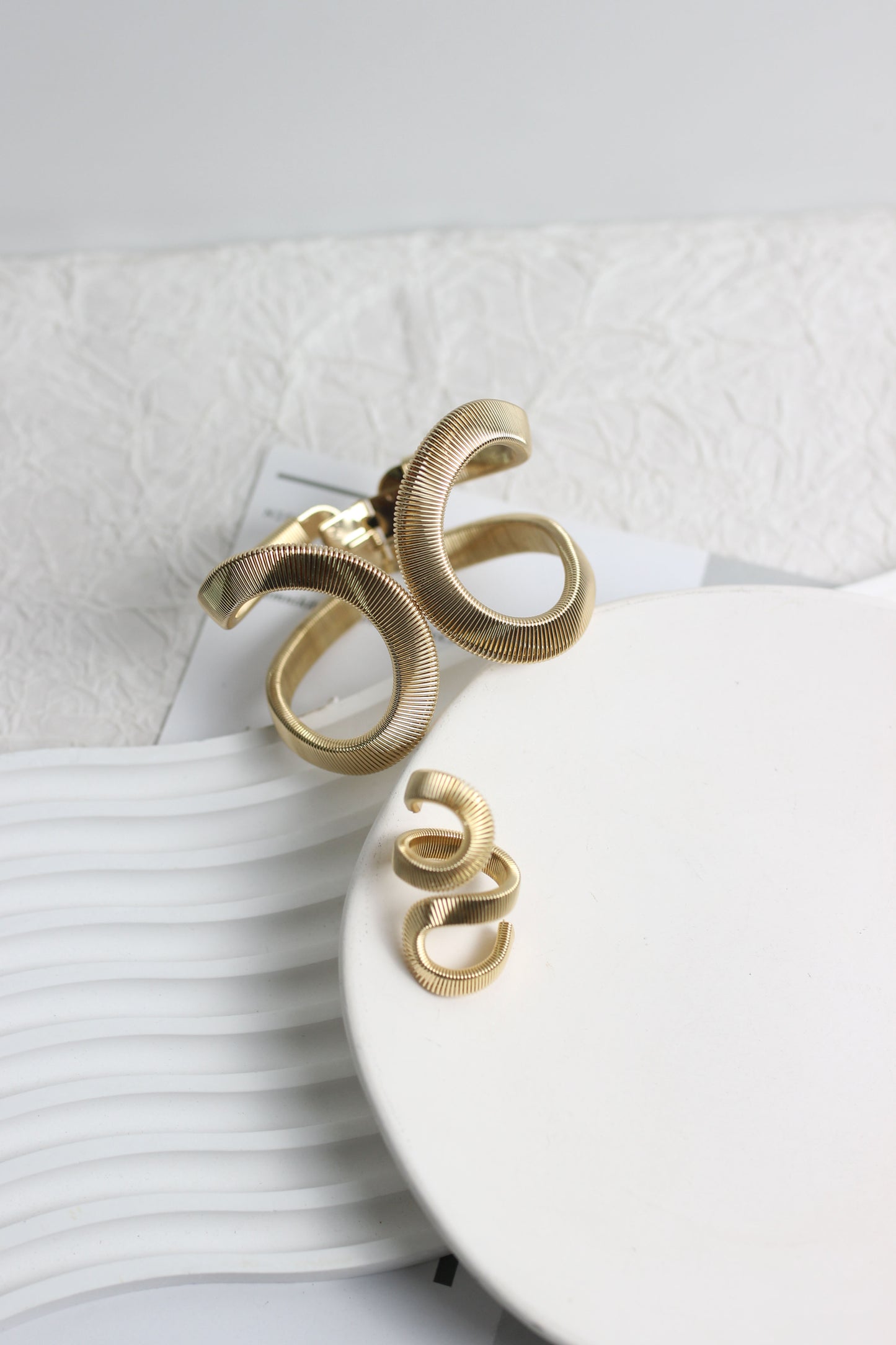 A2506TGG79269 - Bold Twist Statement Bracelet & Ring Set