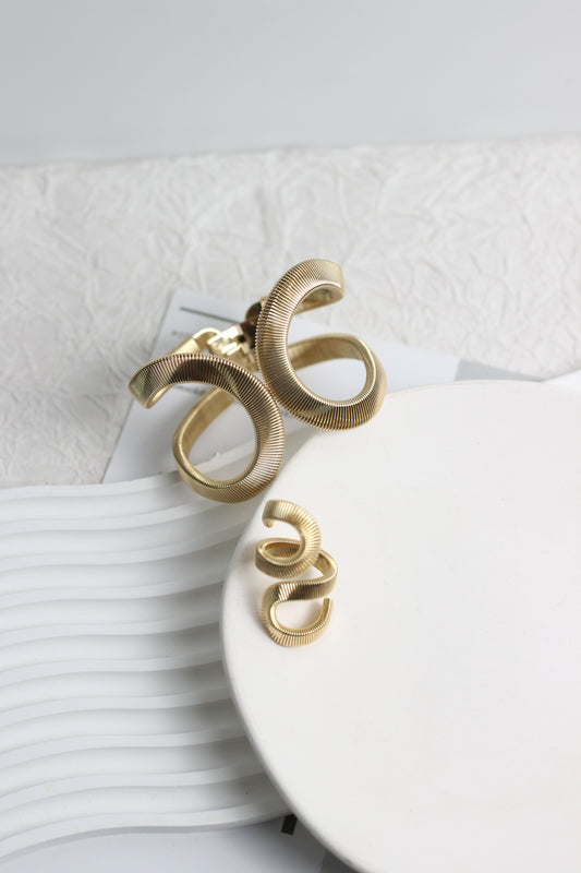 A2506TGG79269 - Bold Twist Statement Bracelet & Ring Set