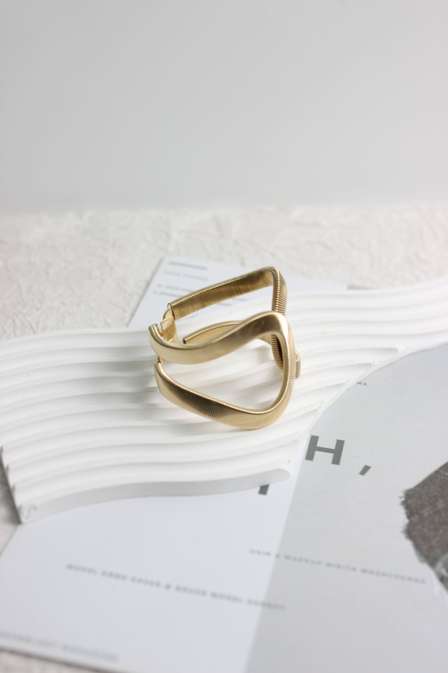 A2506TGG79269 - Bold Twist Statement Bracelet & Ring Set