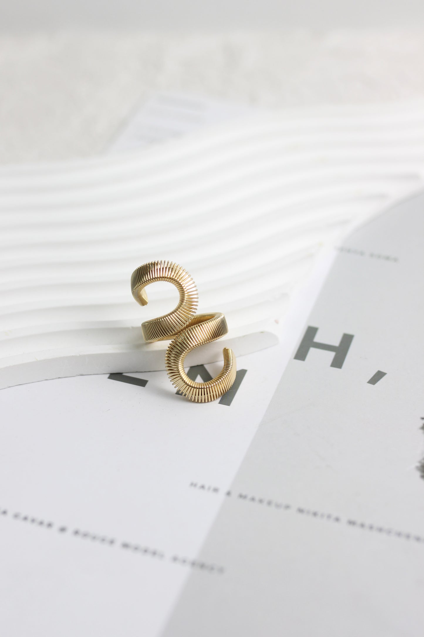 A2506TGG79269 - Bold Twist Statement Bracelet & Ring Set