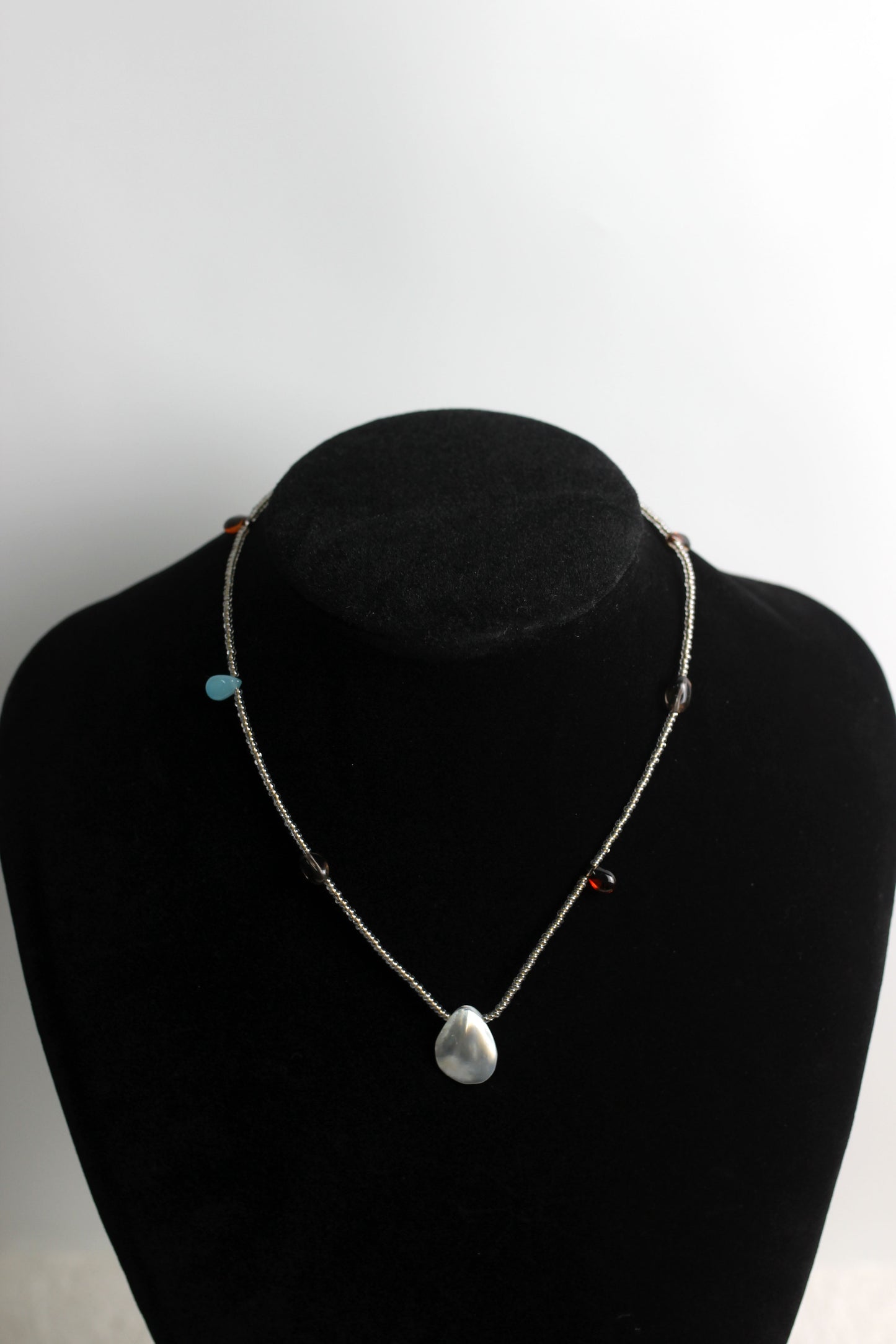 A2506XYDZ10474 - Ocean-Inspired Gemstone Beaded Necklace with Shell Pendant