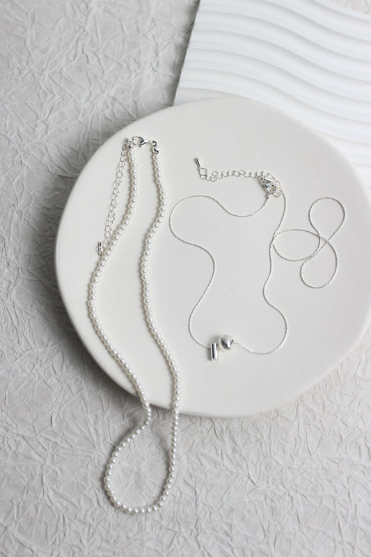 A2506XYDZ84555 - Elegant Layered Faux Pearl & Minimalist Silver Pendant Necklace Set