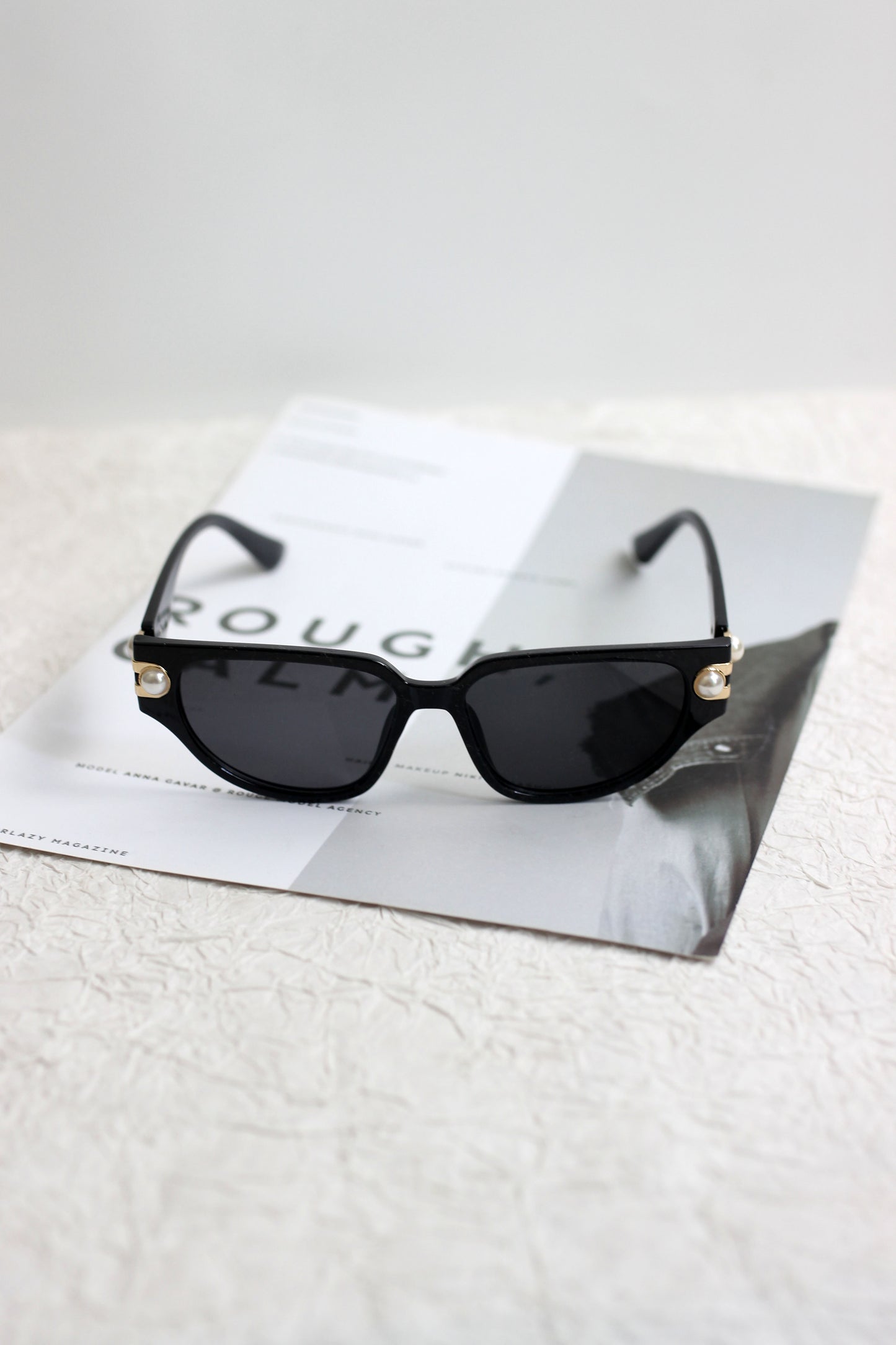 A2506ZS64018 - Pearl Hinge Folding Sunglasses ¨C Retro Cat-Eye Style