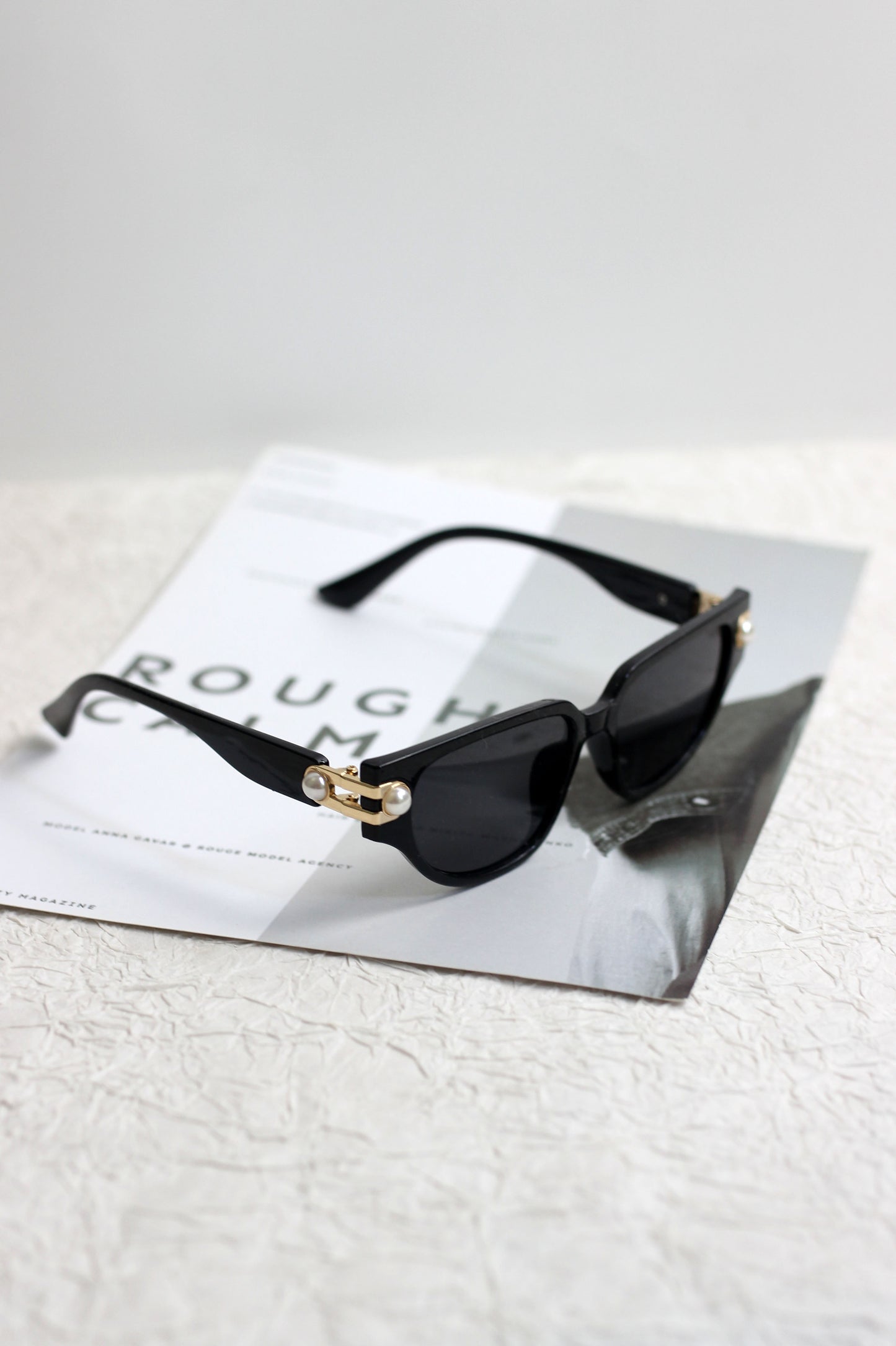 A2506ZS64018 - Pearl Hinge Folding Sunglasses ¨C Retro Cat-Eye Style