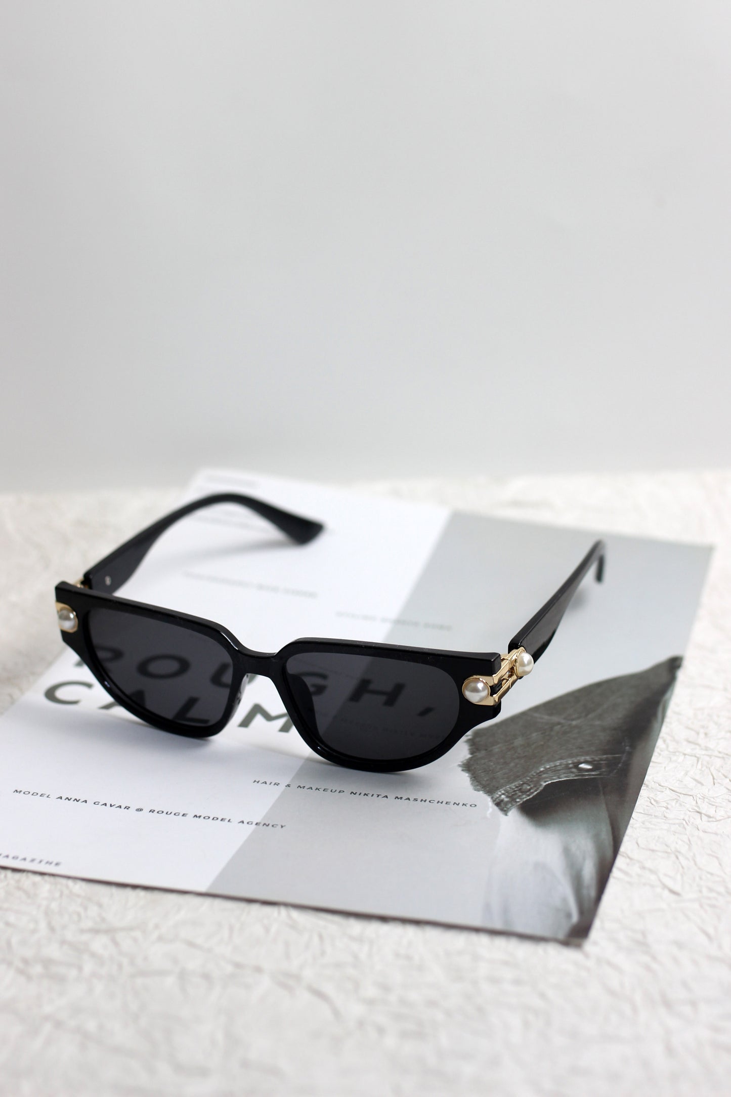 A2506ZS64018 - Pearl Hinge Folding Sunglasses ¨C Retro Cat-Eye Style