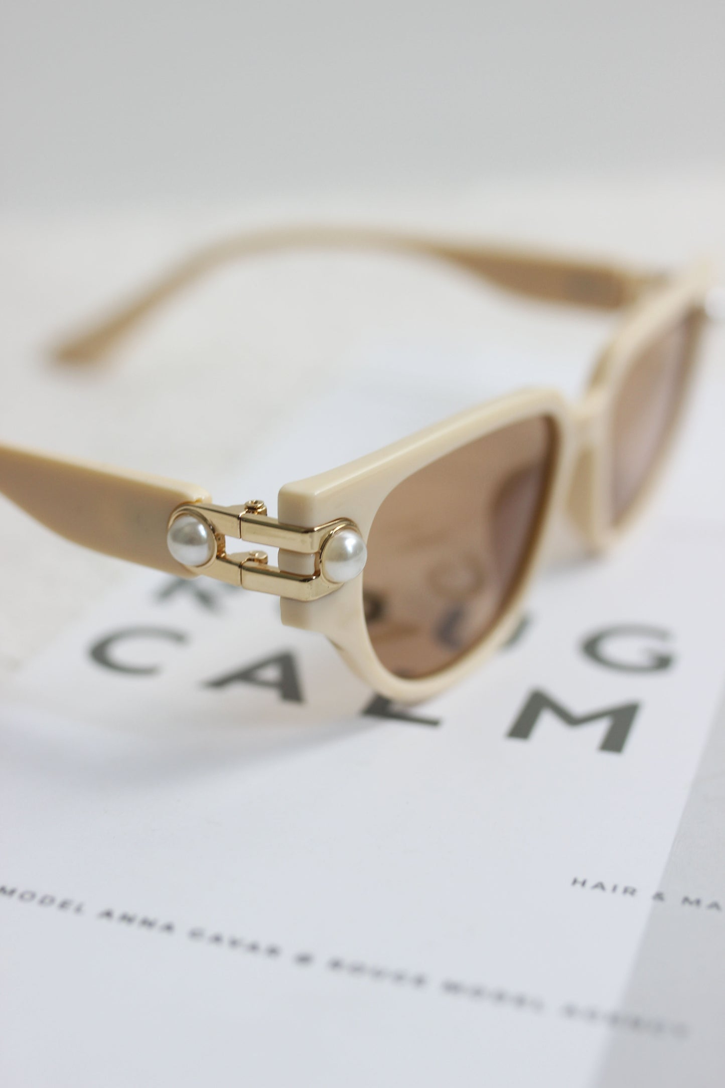 A2506ZS64018 - Pearl Hinge Folding Sunglasses ¨C Retro Cat-Eye Style