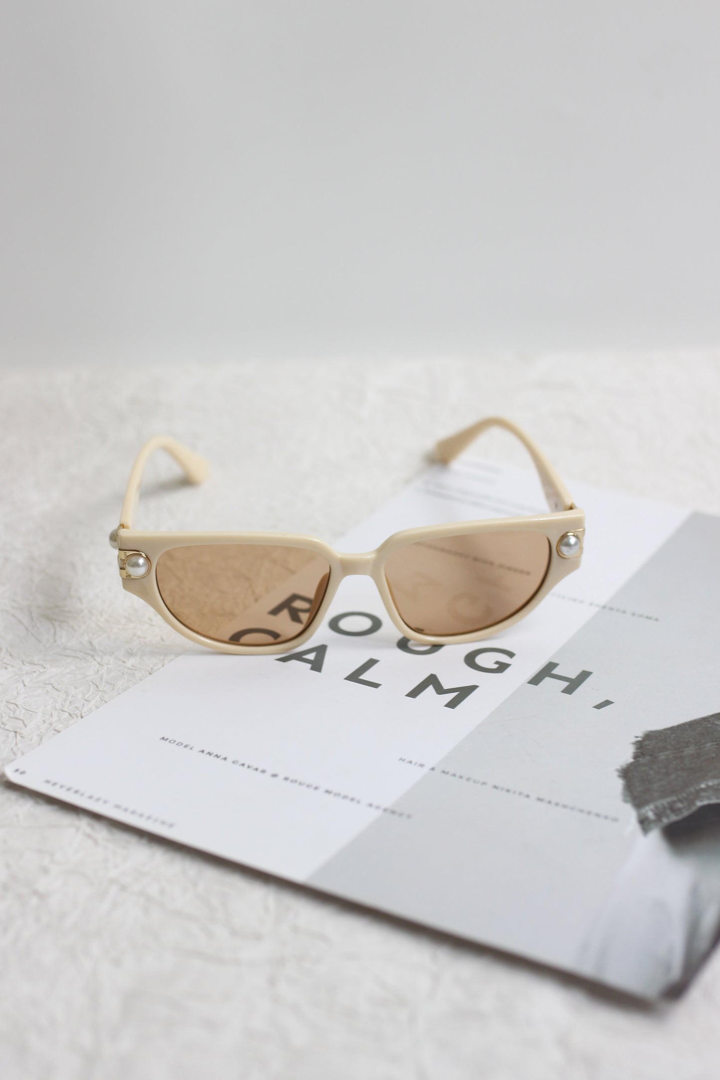 A2506ZS64018 - Pearl Hinge Folding Sunglasses ¨C Retro Cat-Eye Style