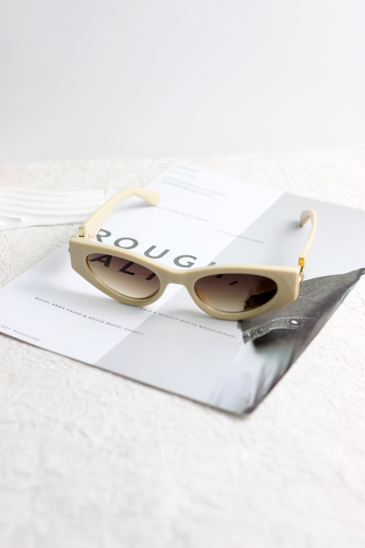 A2507CC14978 - Bold Retro Cat-Eye Sunglasses
