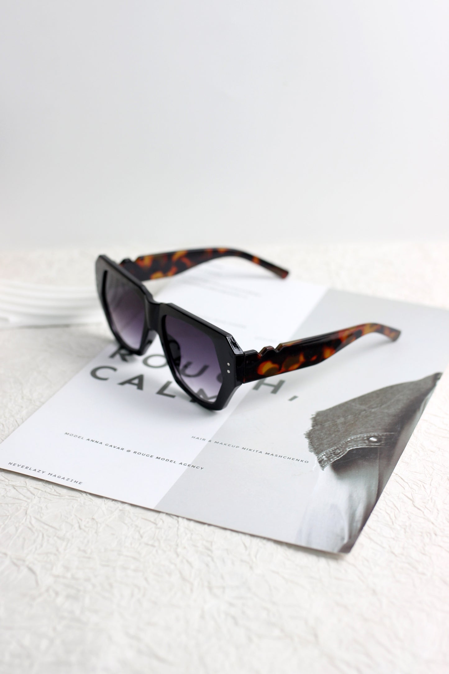 A2507CC26079 - Retro Oversized Square Frame Sunglasses