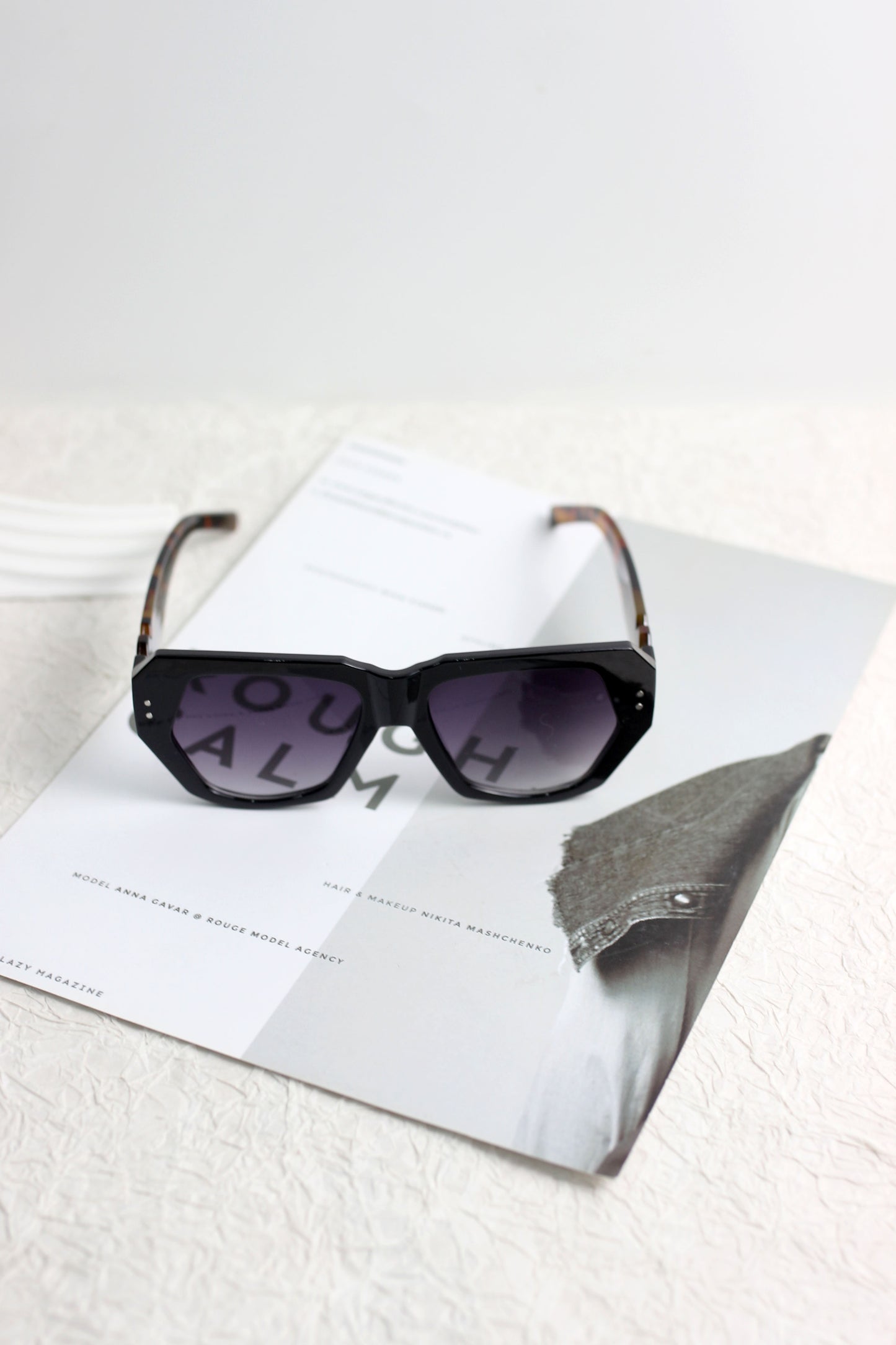 A2507CC26079 - Retro Oversized Square Frame Sunglasses